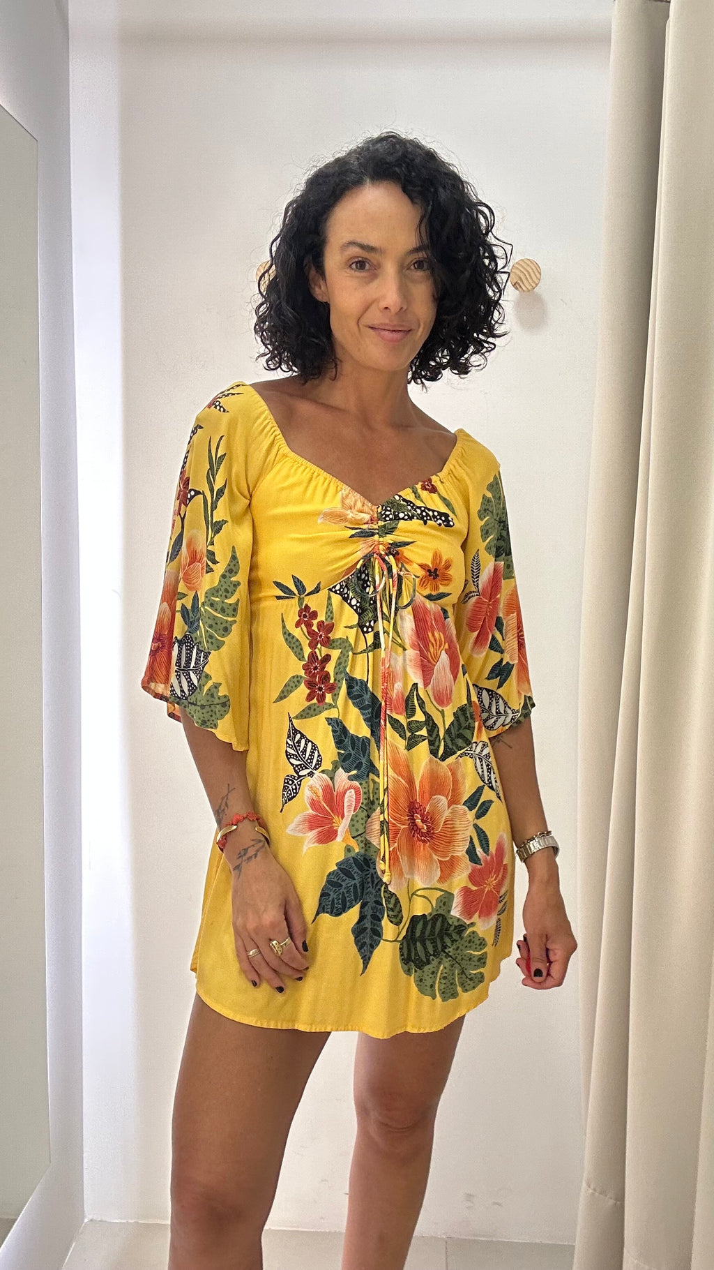 Vestido Amarelo Estampa Tropical
