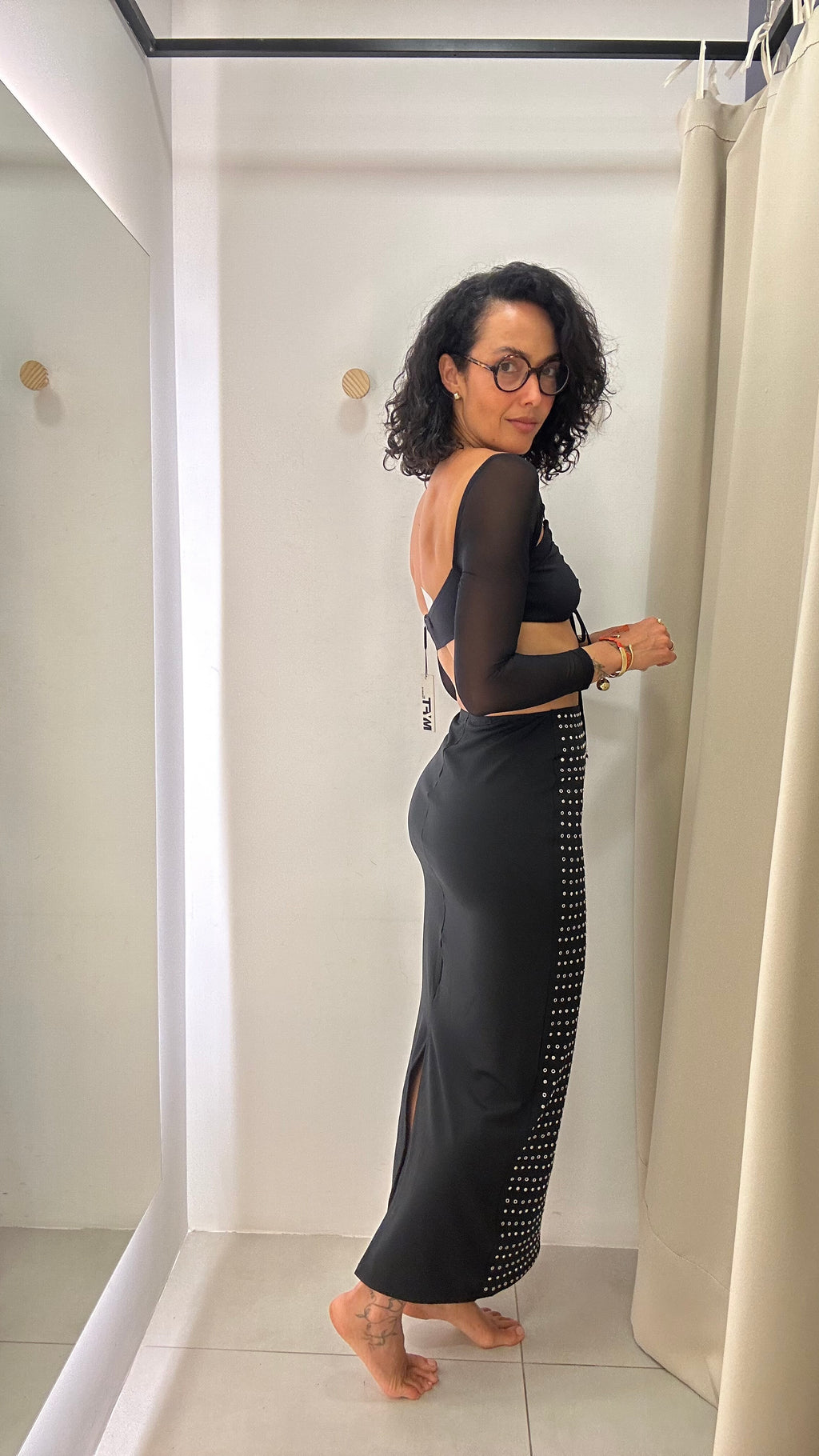 Saia Preta com Tachas e Ilhós