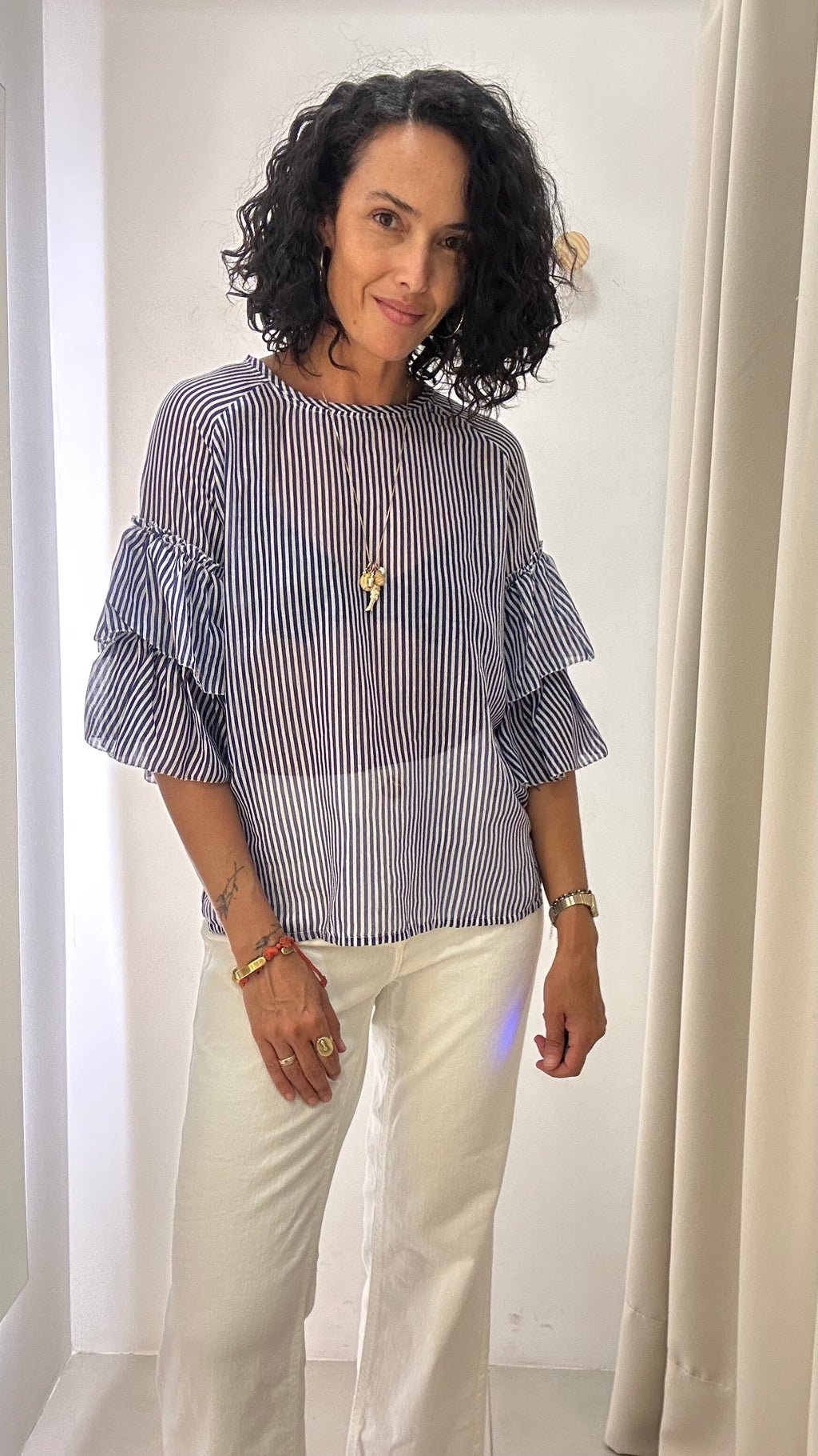 Blusa Listrada Azul e Branca