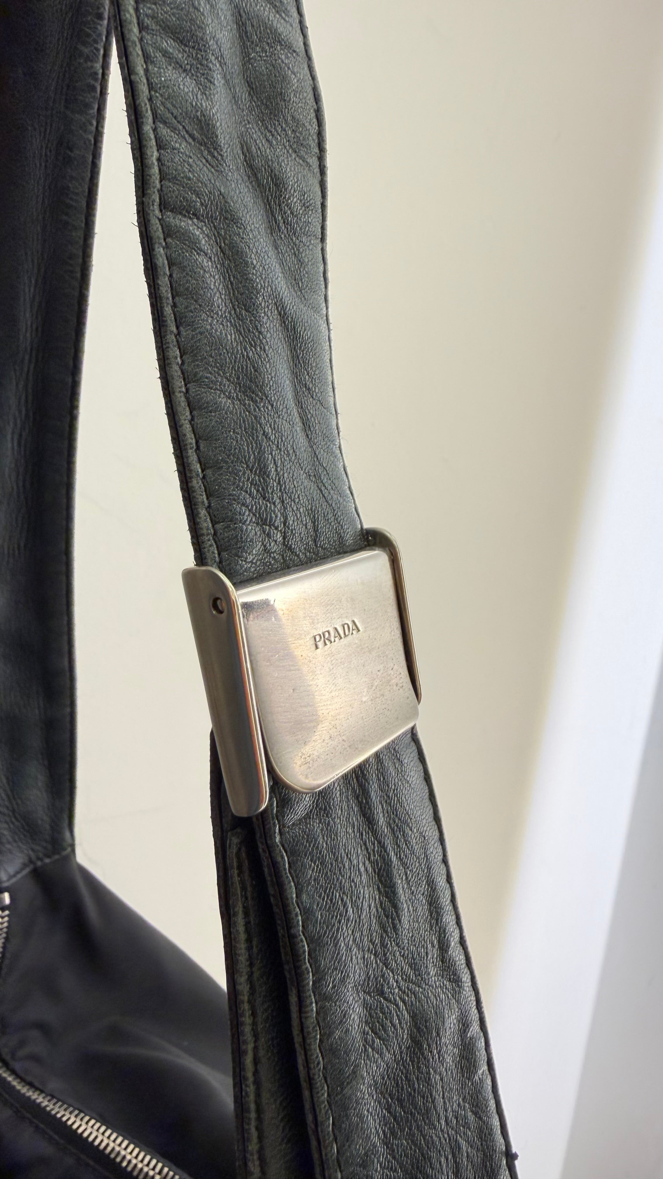 Bolsa preta Prada