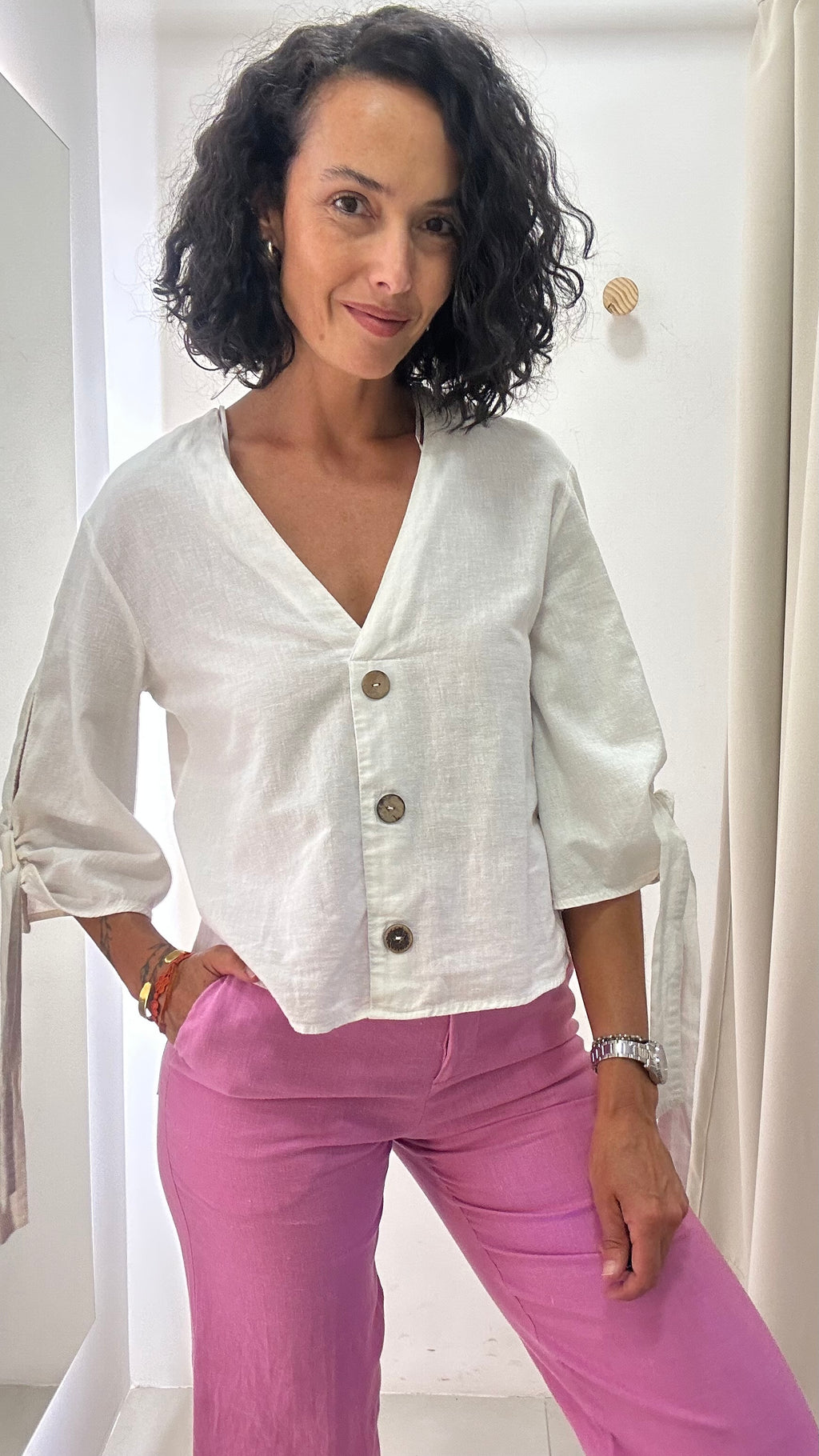 Camisa Branca com Decote V
