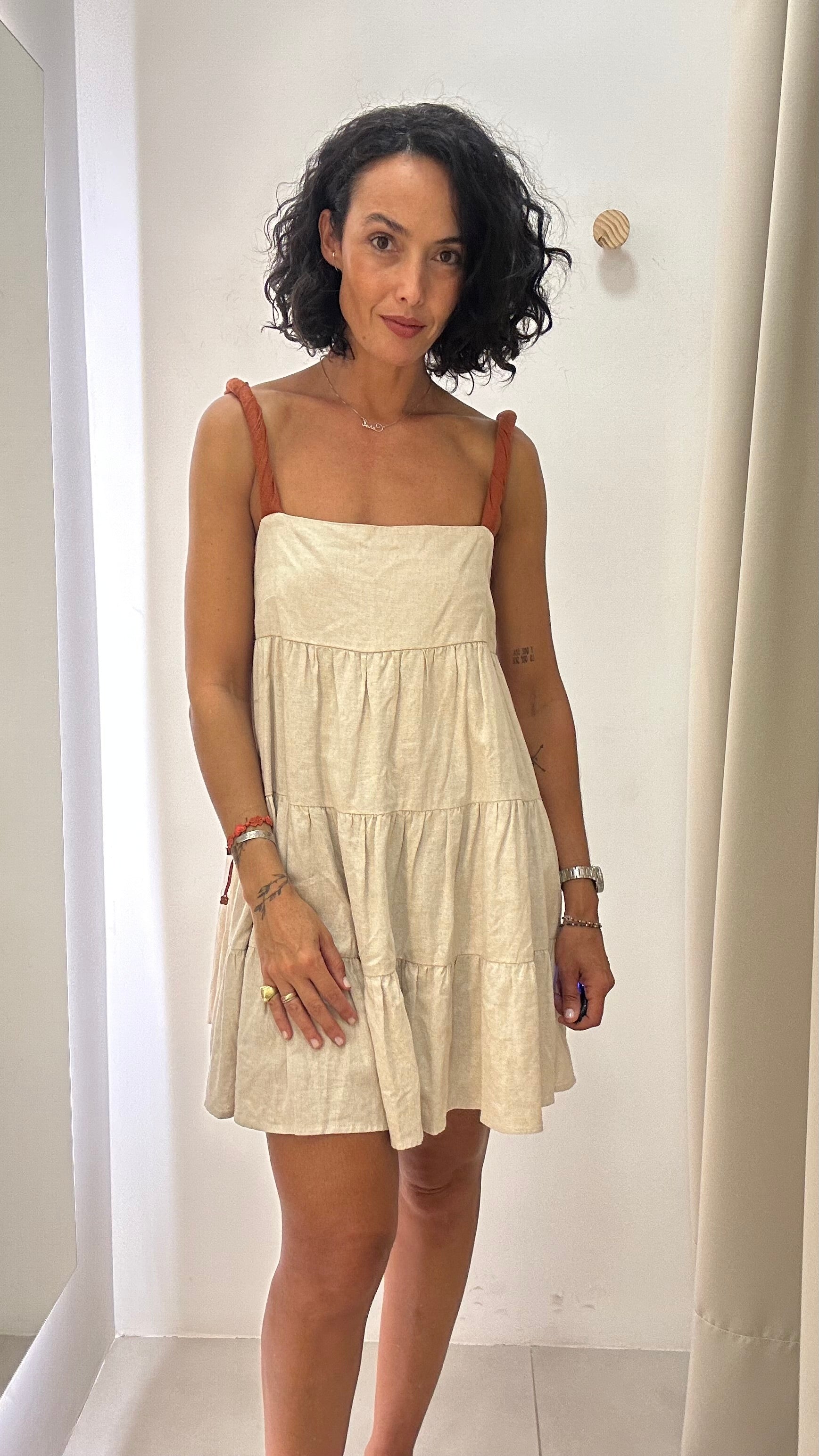 Vestido em Tom Cru Linho Açude