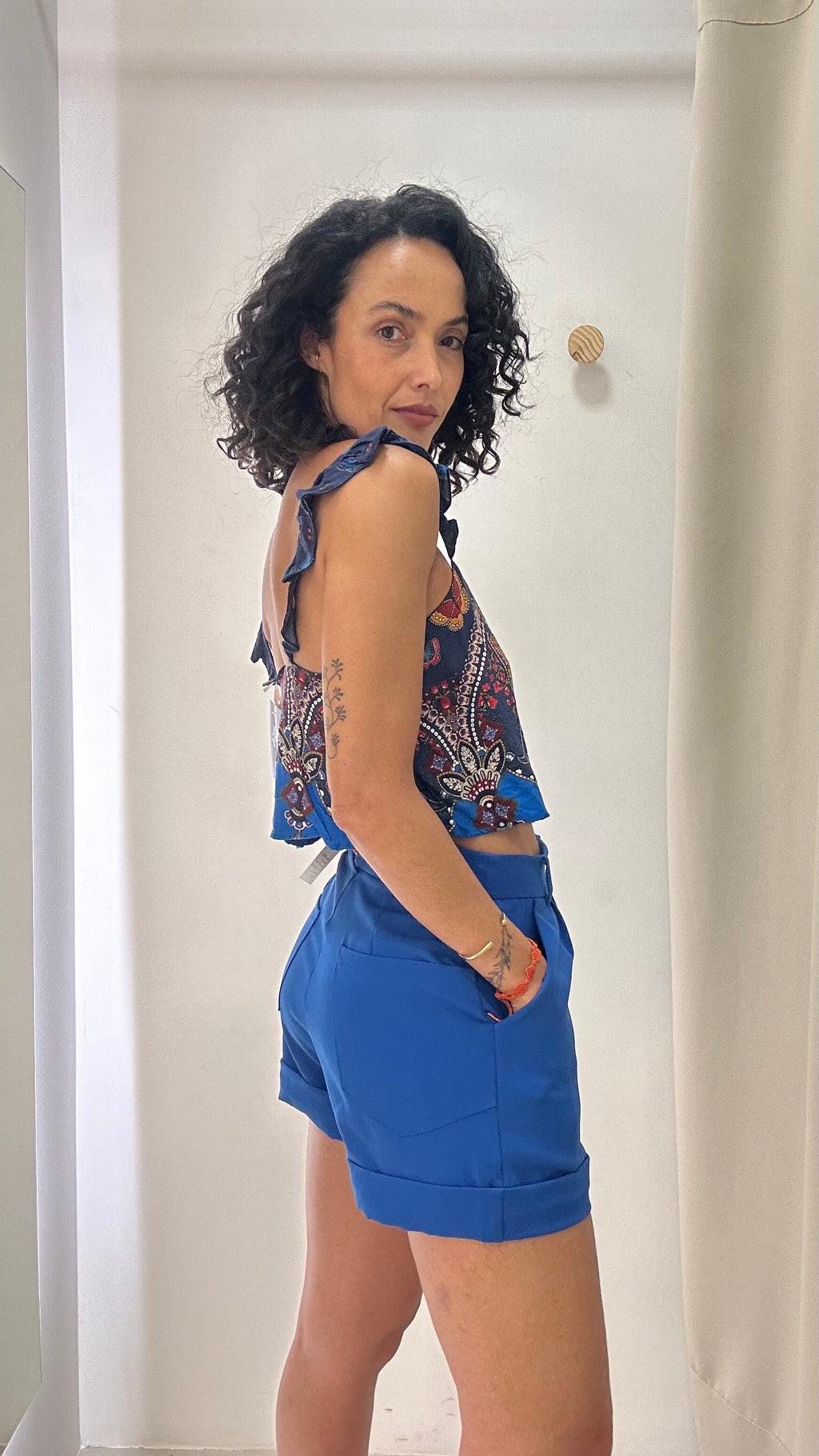 Cropped com Botões Estampado Azul