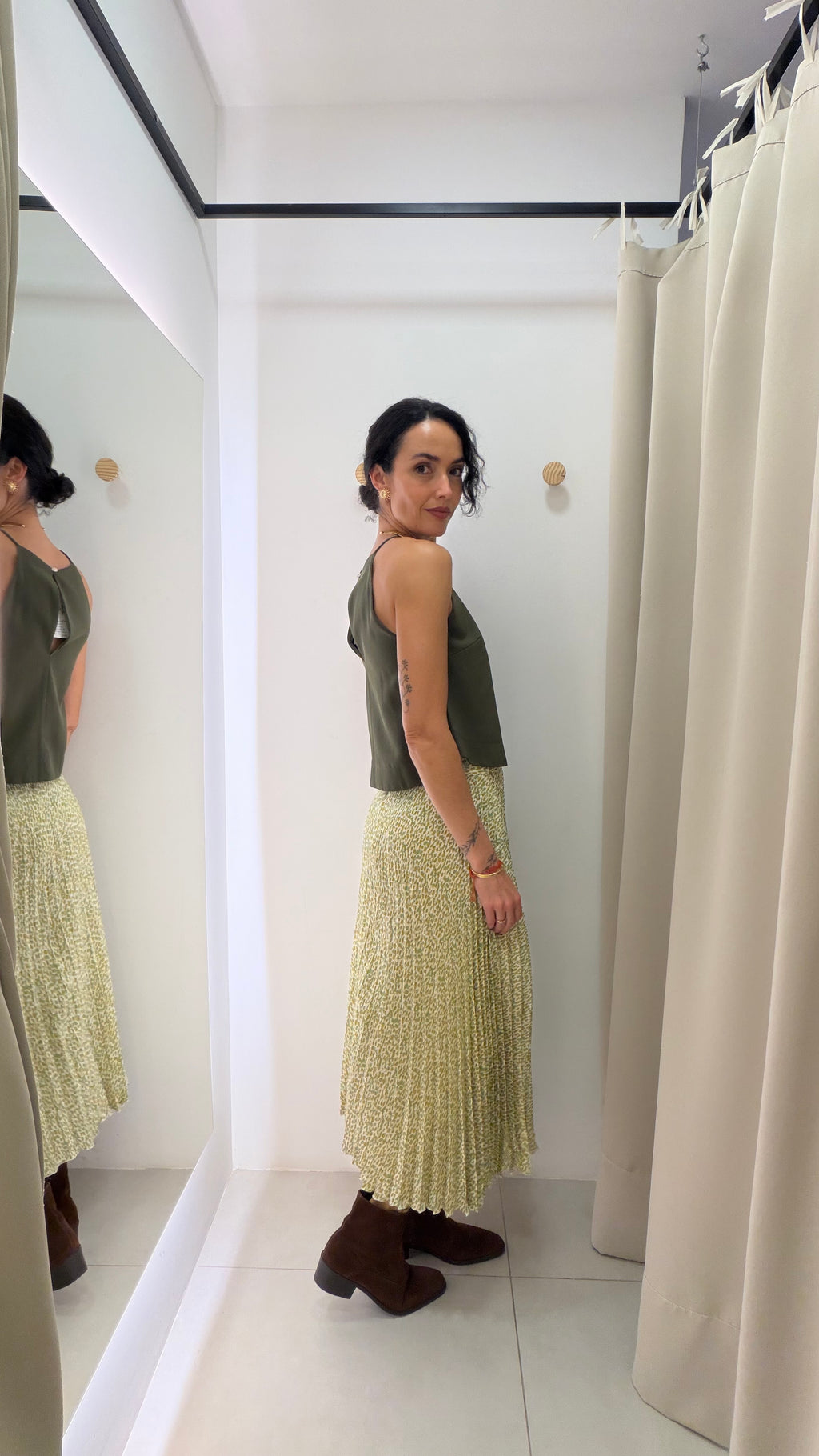 Saia Midi Plissada Zara