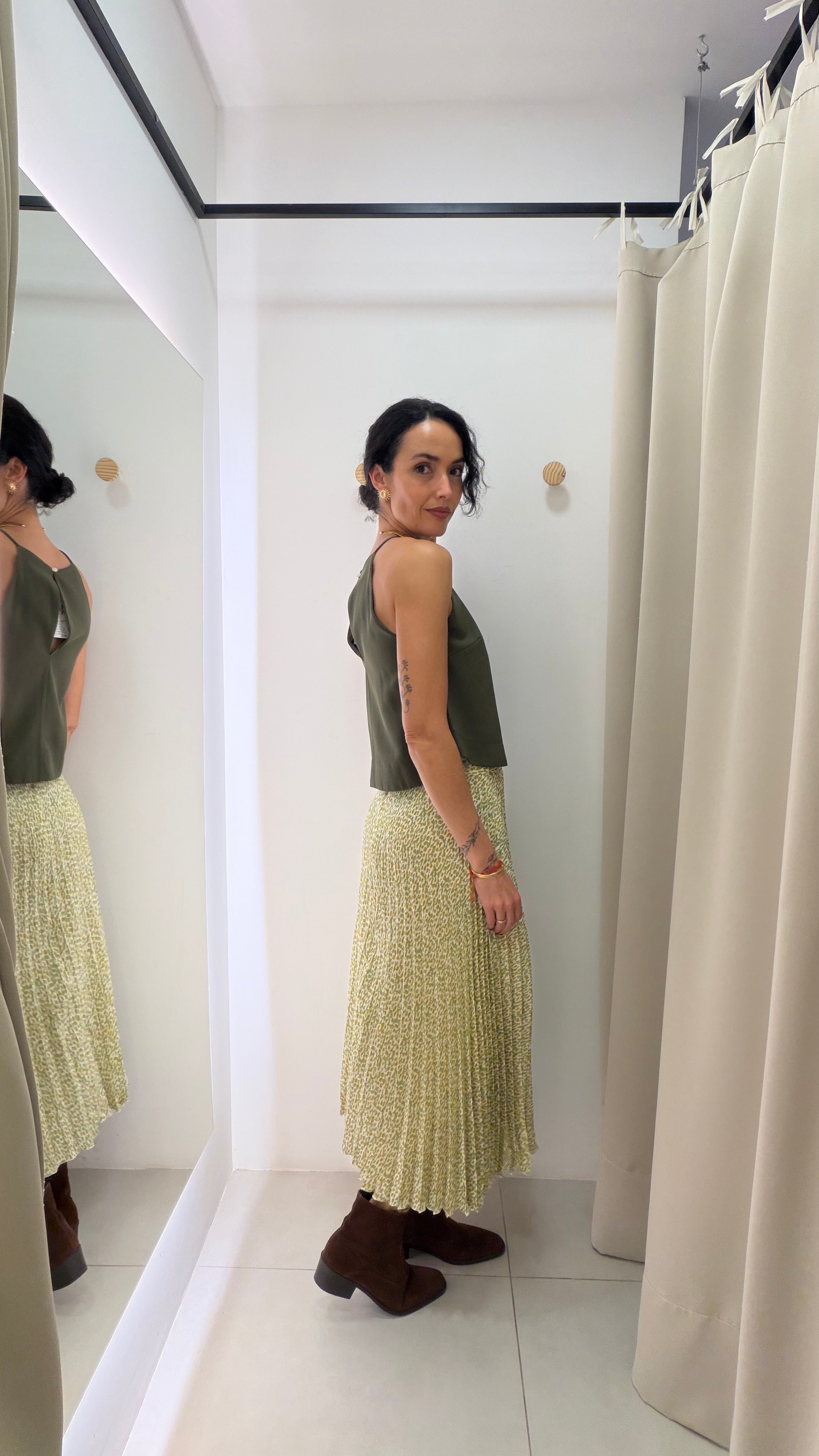 Saia Midi Plissada Zara