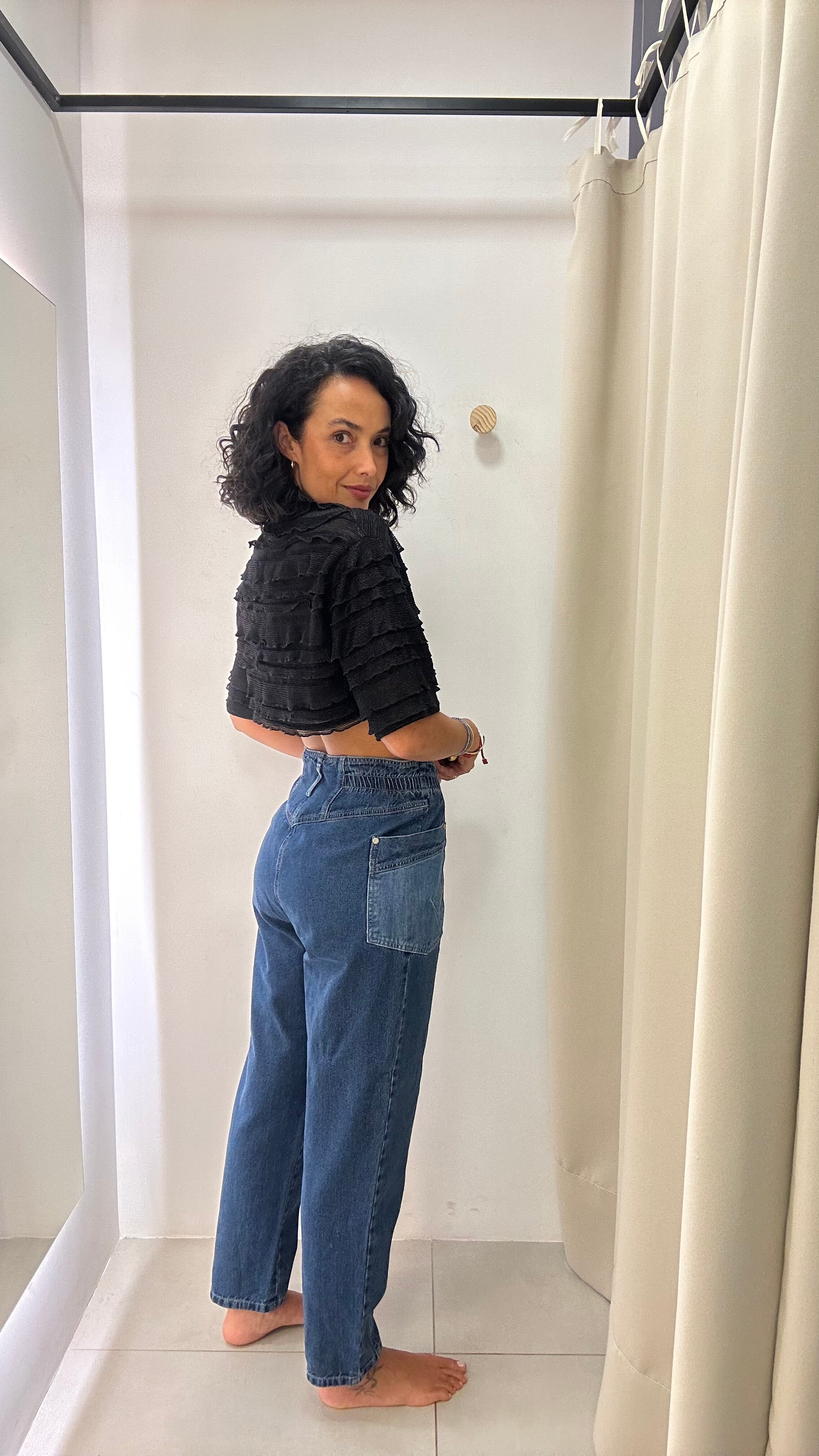 Calça Jeans com Botões Frontais