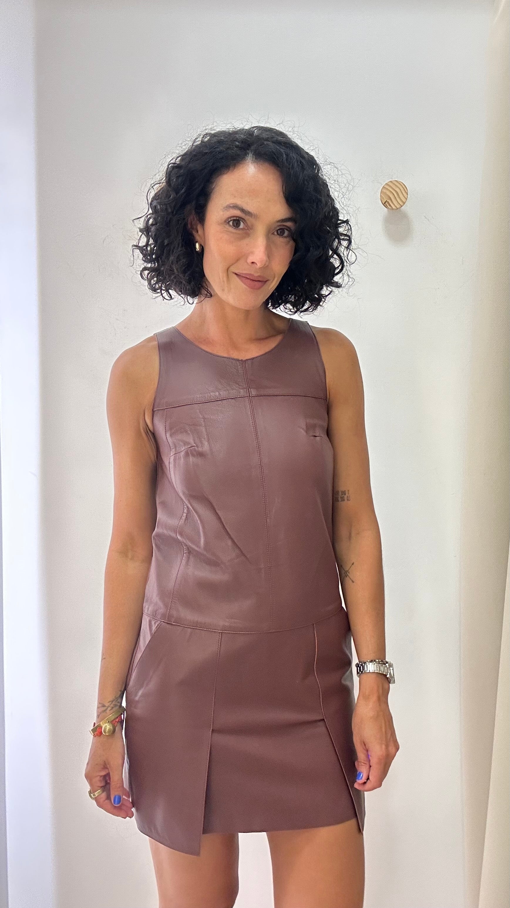 Vestido A. Brand Couro
