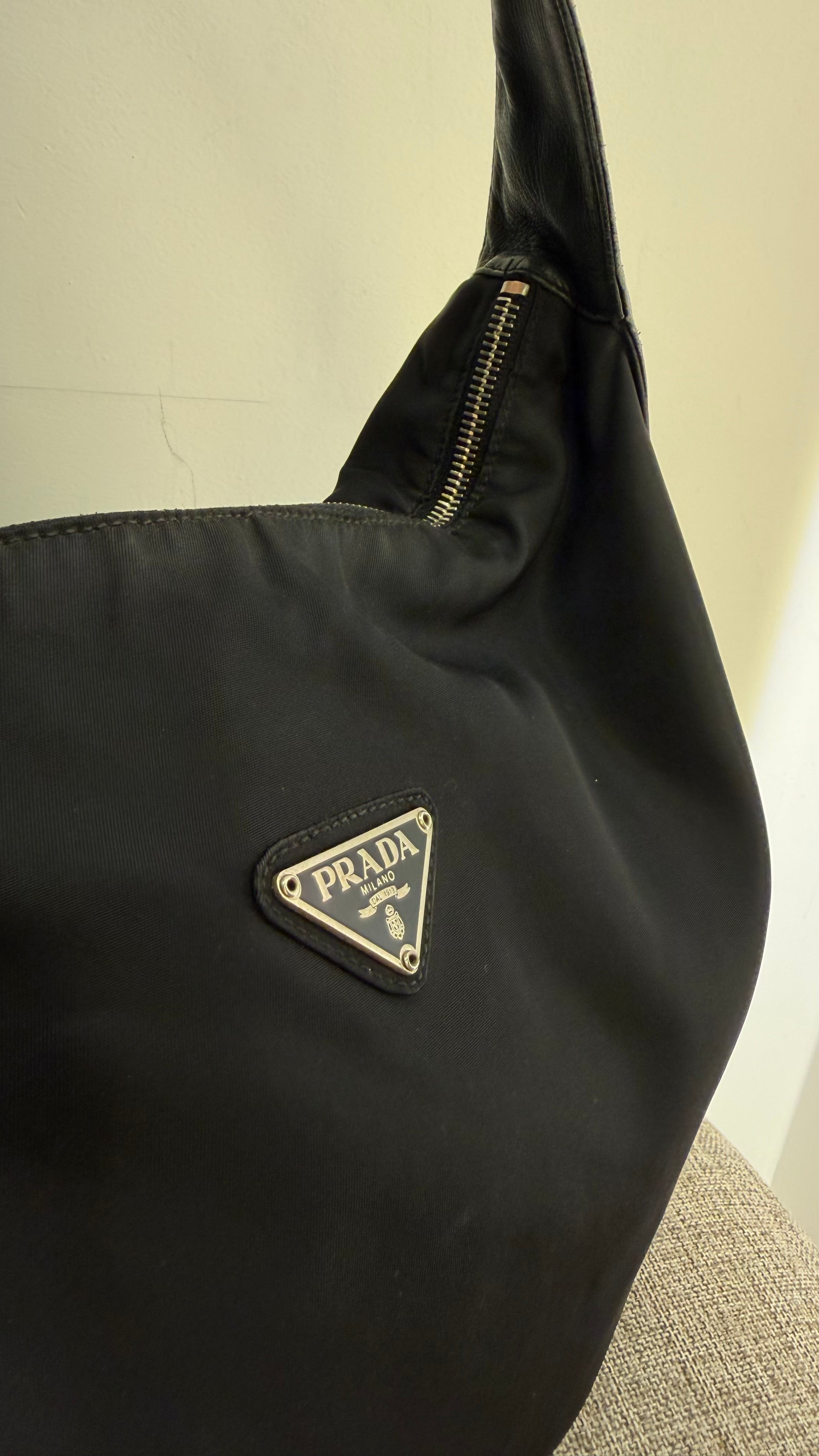 Bolsa preta Prada