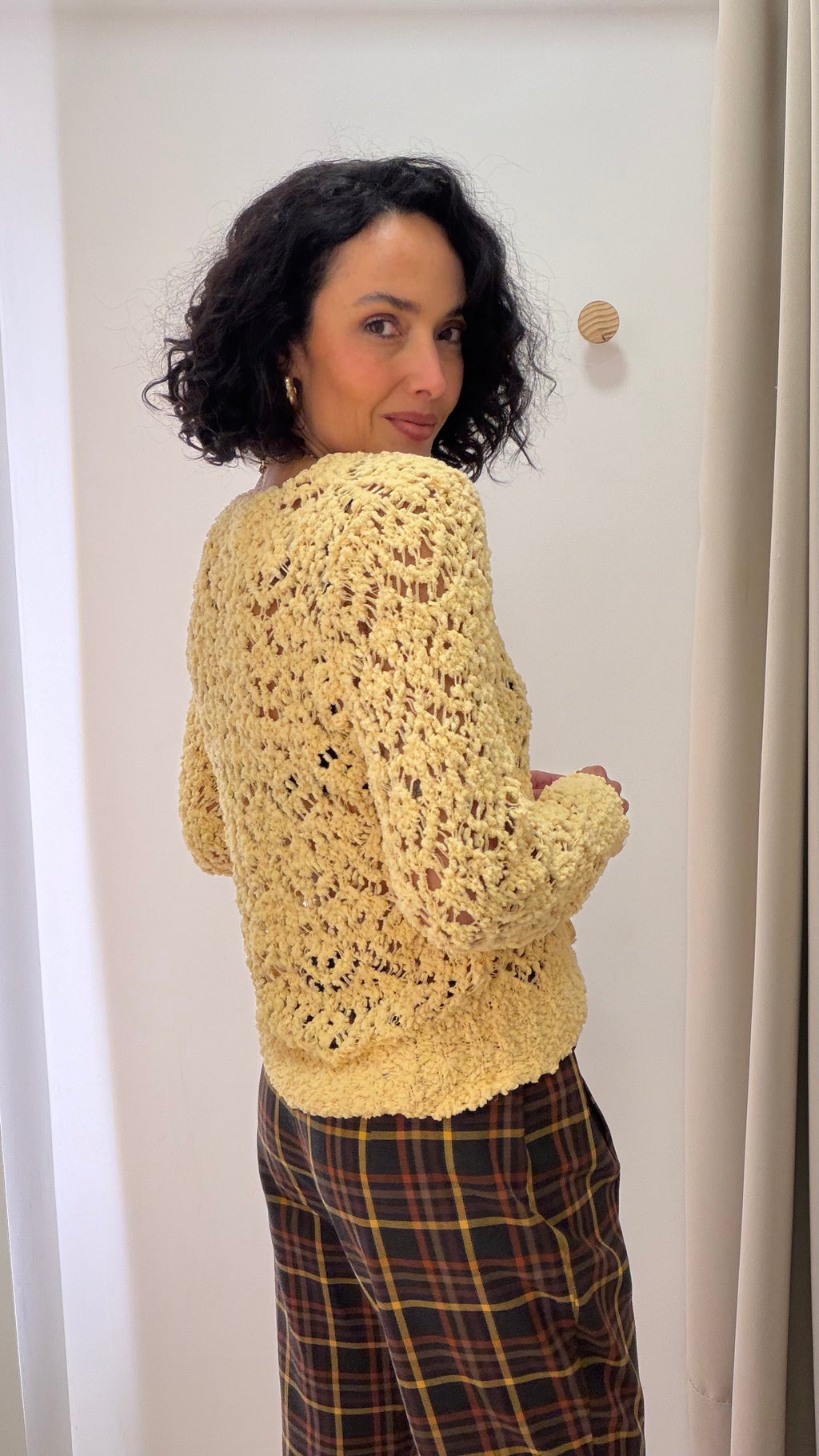Cardigan amarelo manteiga