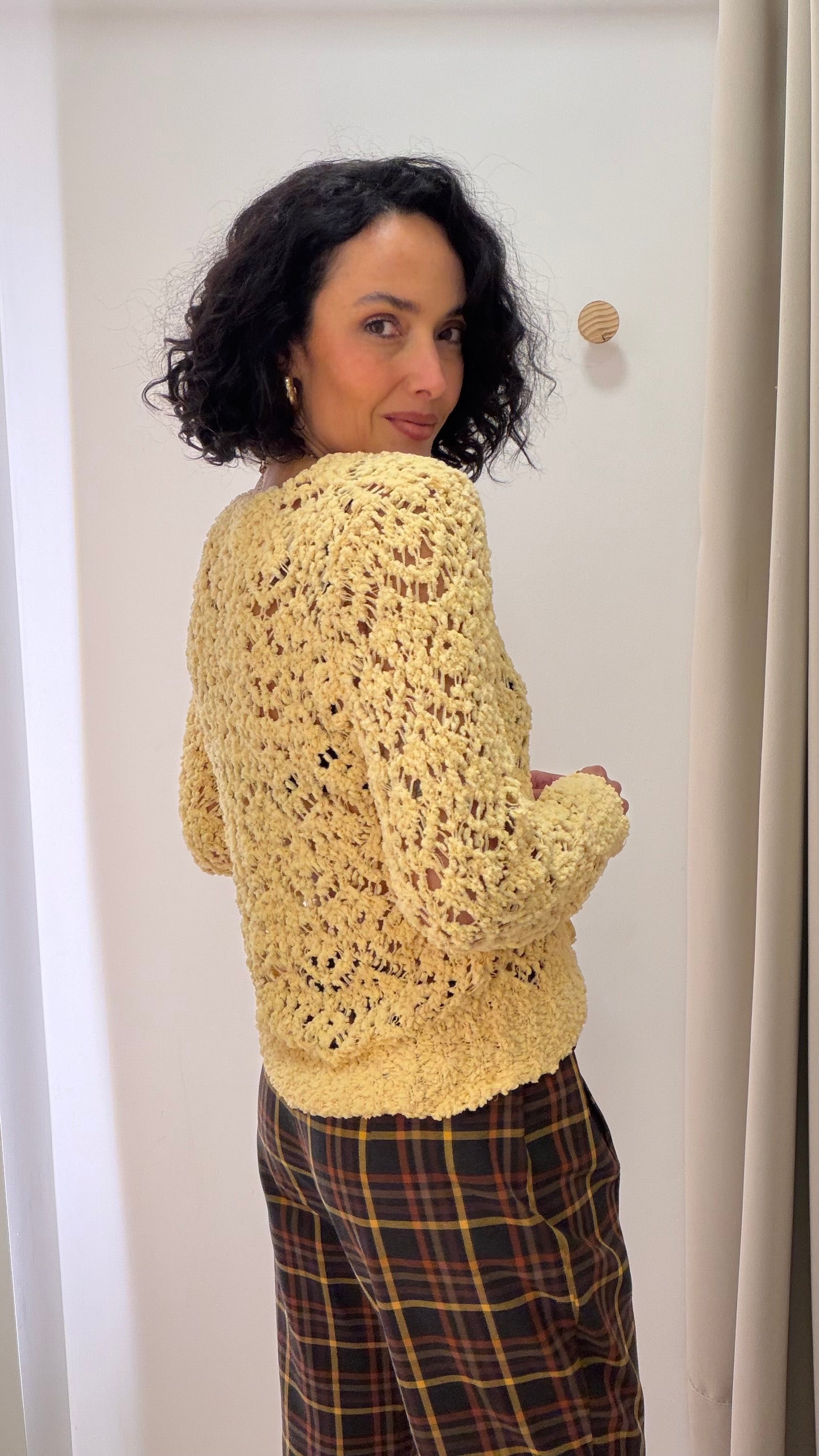 Cardigan amarelo manteiga