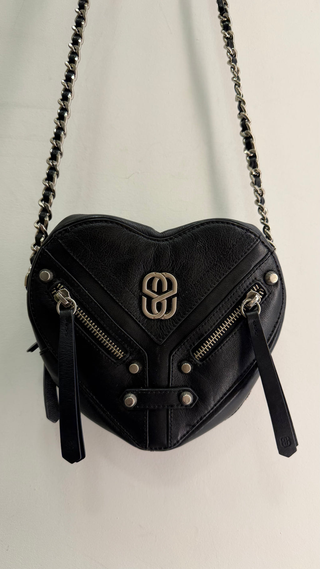 Bolsa couro coração Schutz