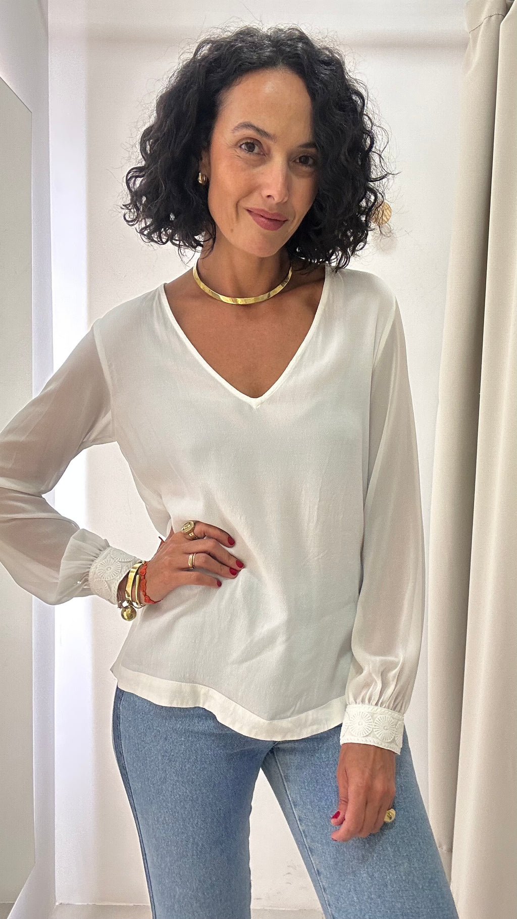 Blusa Branca Punho Bordado