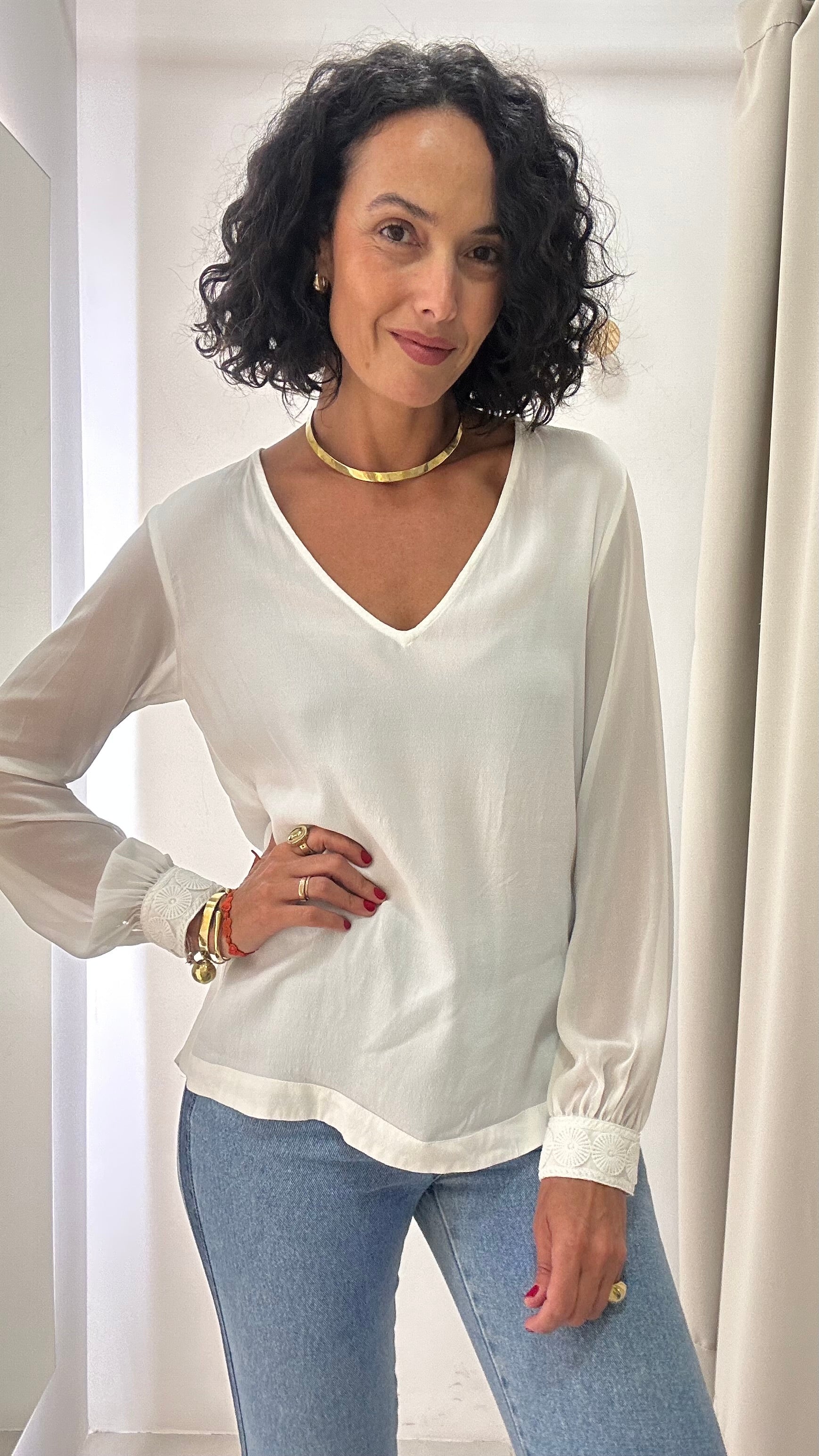 Blusa Branca Punho Bordado