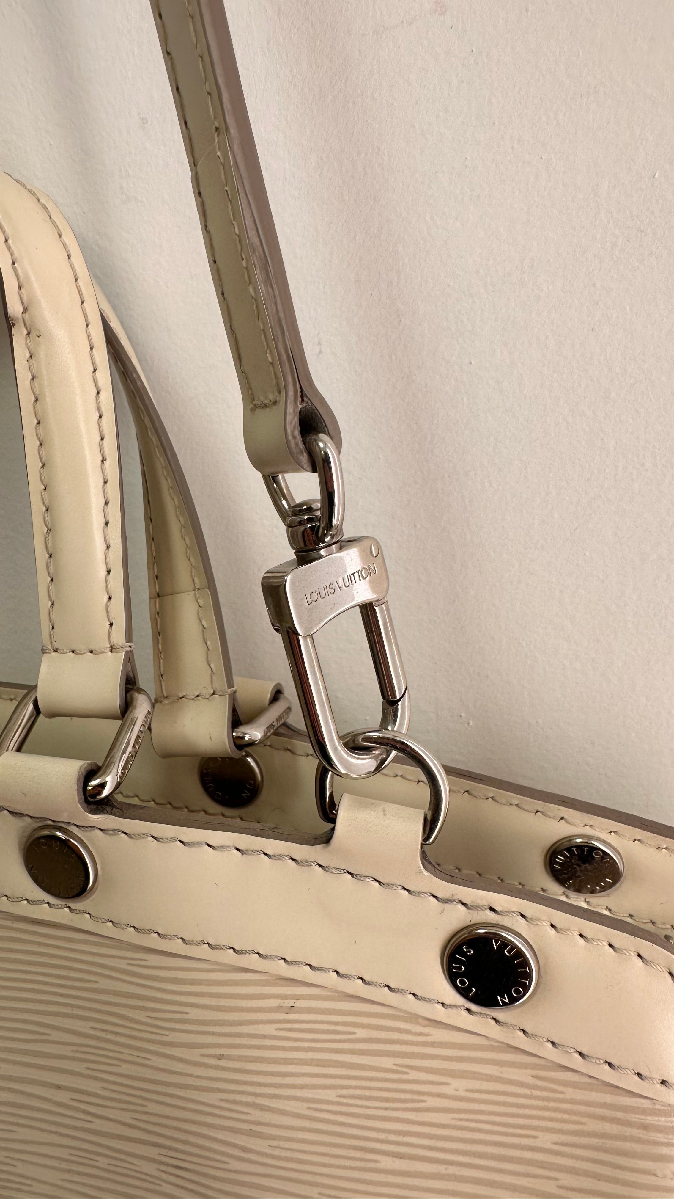 Bolsa Tote Louis Vuitton Brea Epi GM Marfim