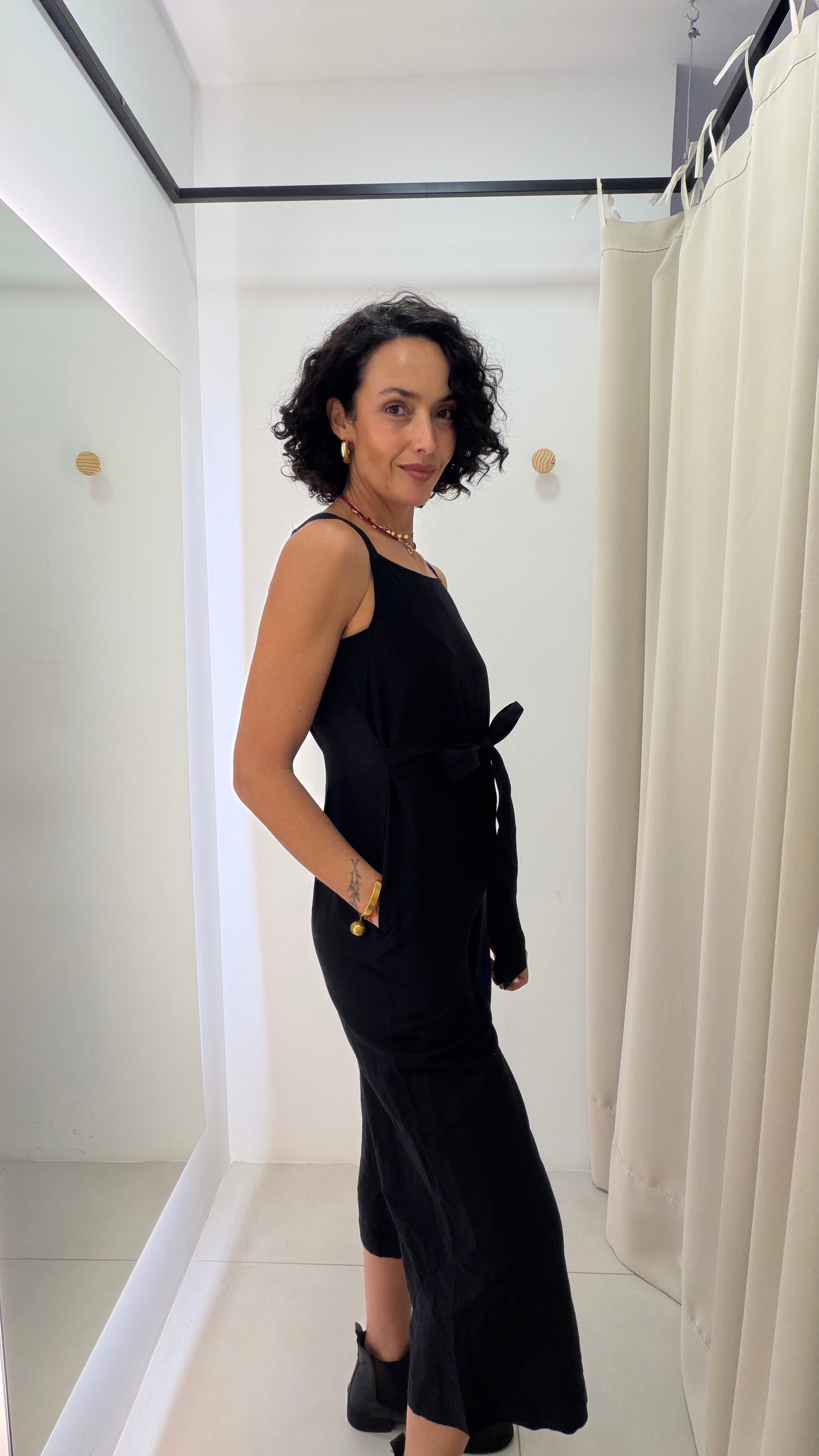 Macacão preto amarração Uniqlo