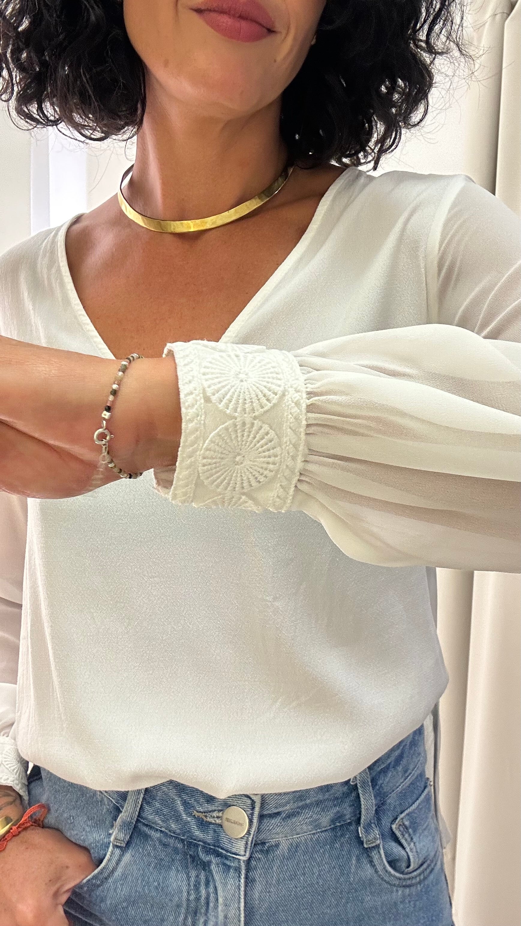 Blusa Branca Punho Bordado