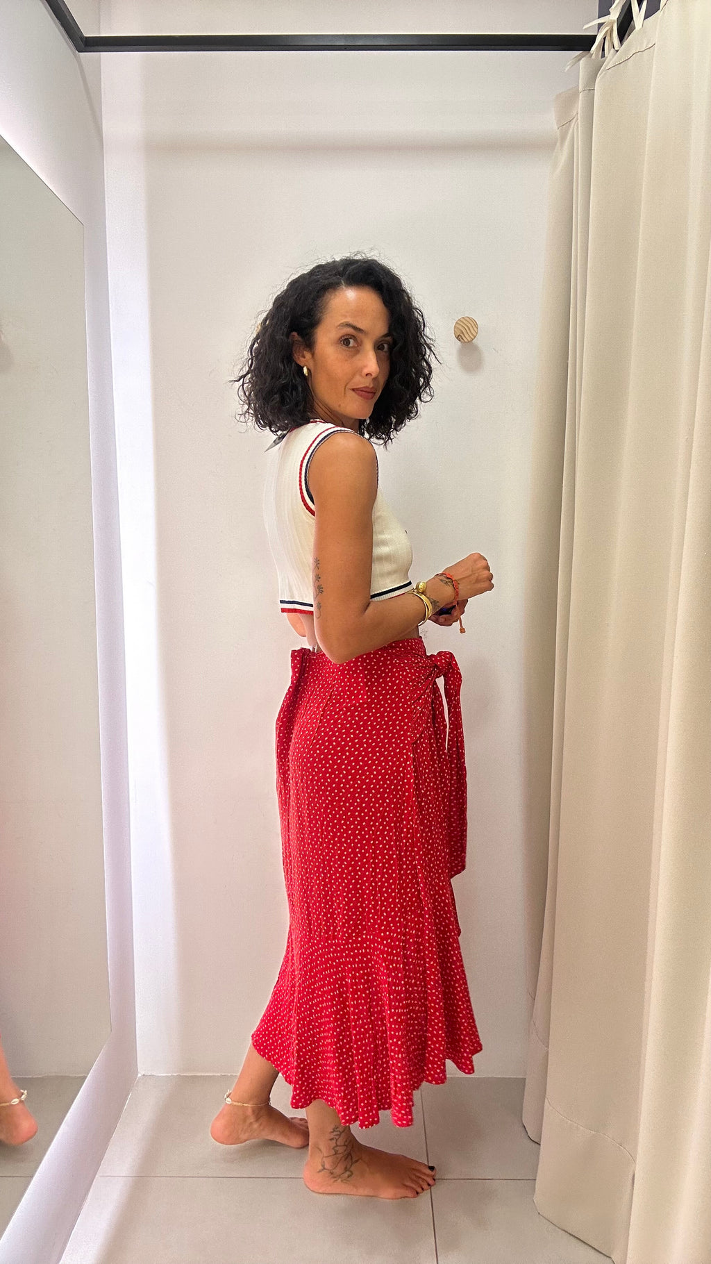 Saia Poá Vermelha Shoulder
