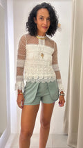 Blusa de Manga Longa com Renda e Transparência