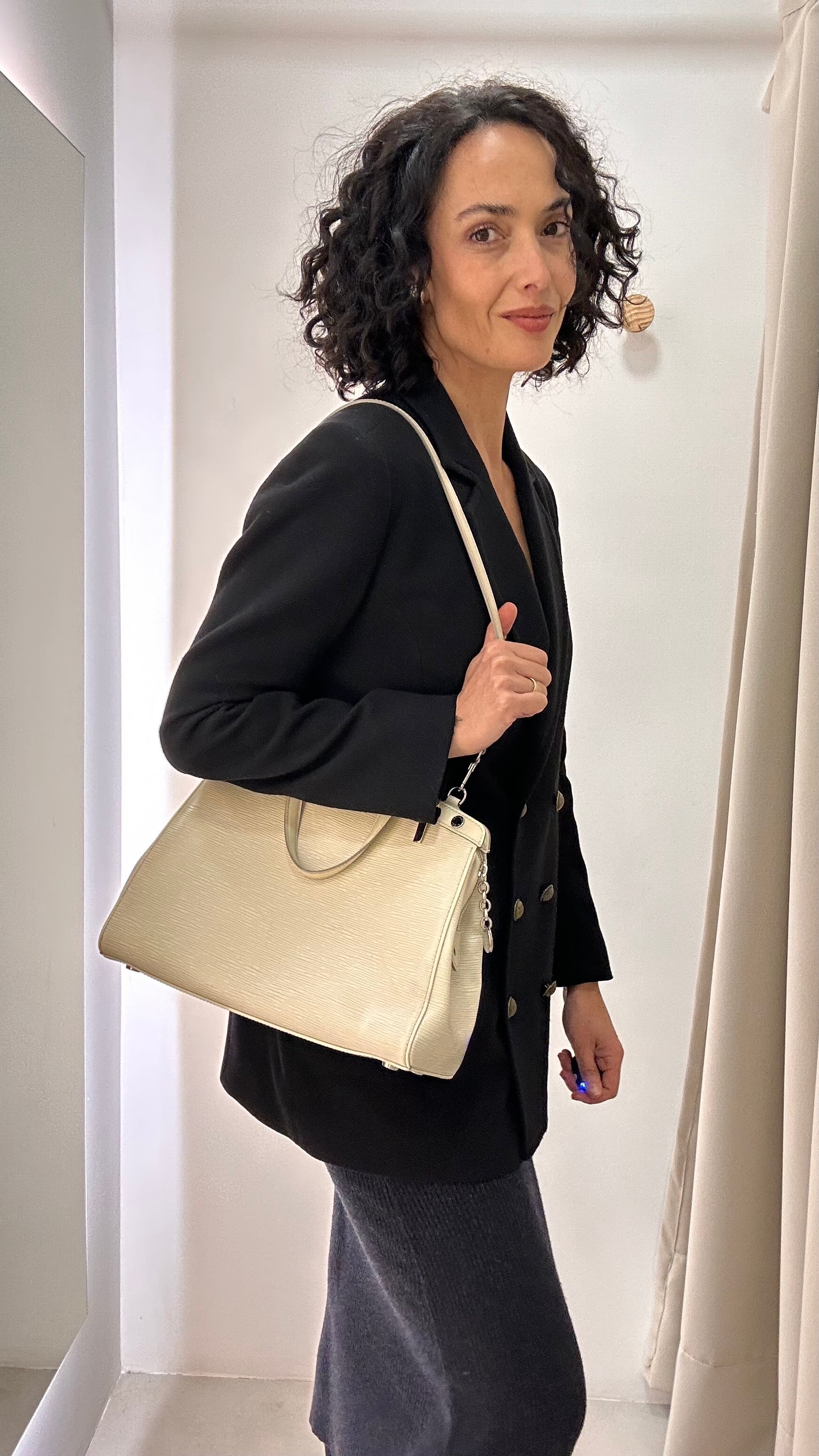 Bolsa Tote Louis Vuitton Brea Epi GM Marfim