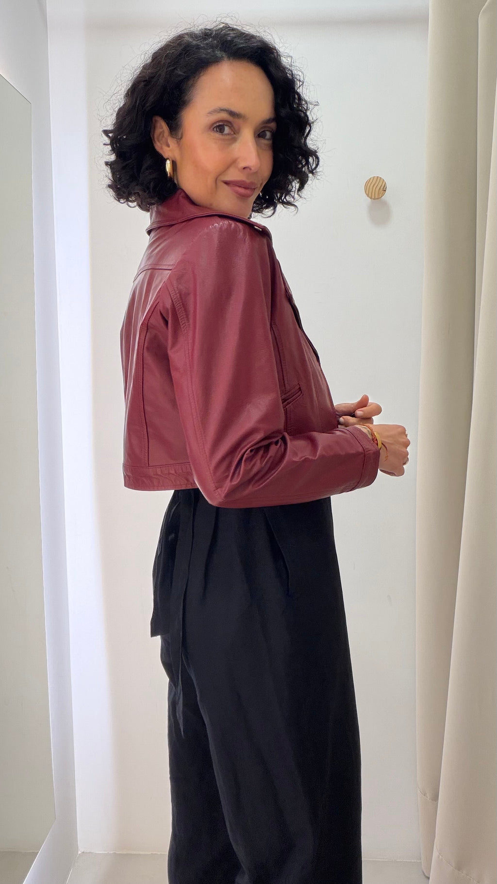 Jaqueta couro cropped Vinho