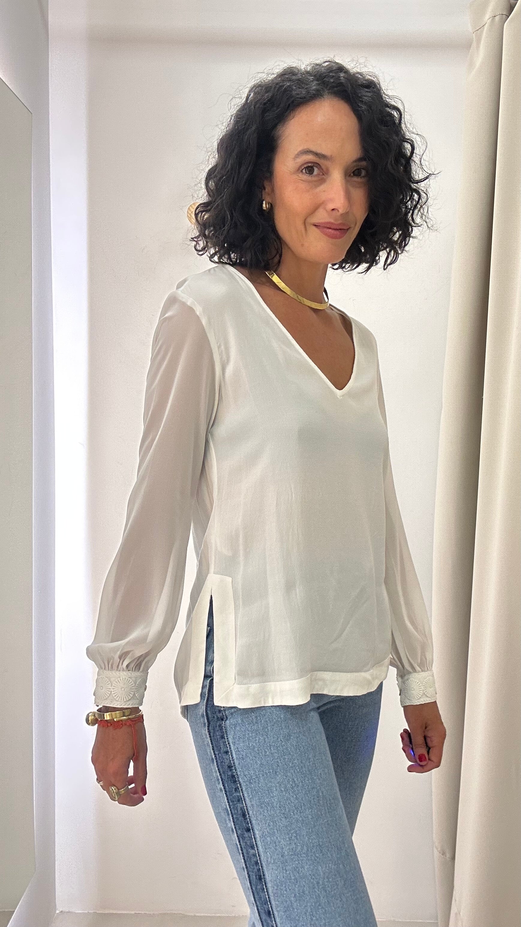 Blusa Branca Punho Bordado