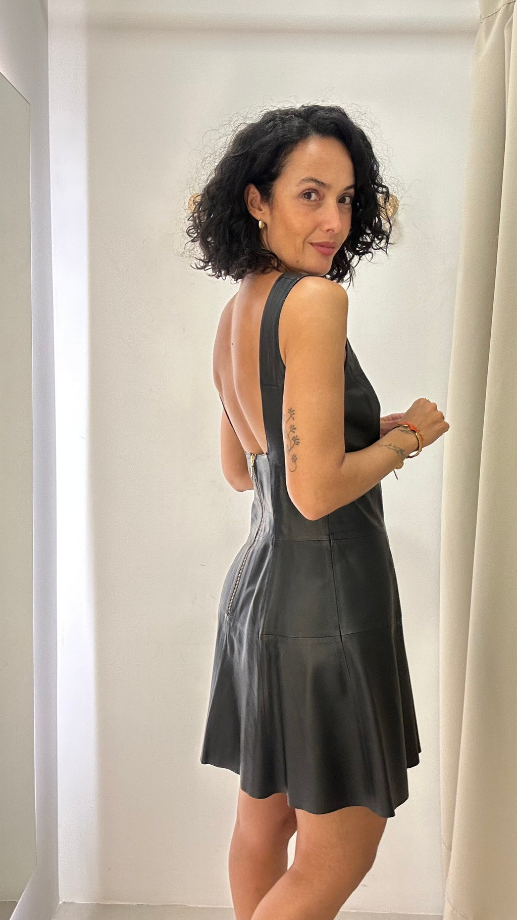 Vestido Preto Couro Suellen Ribeiro