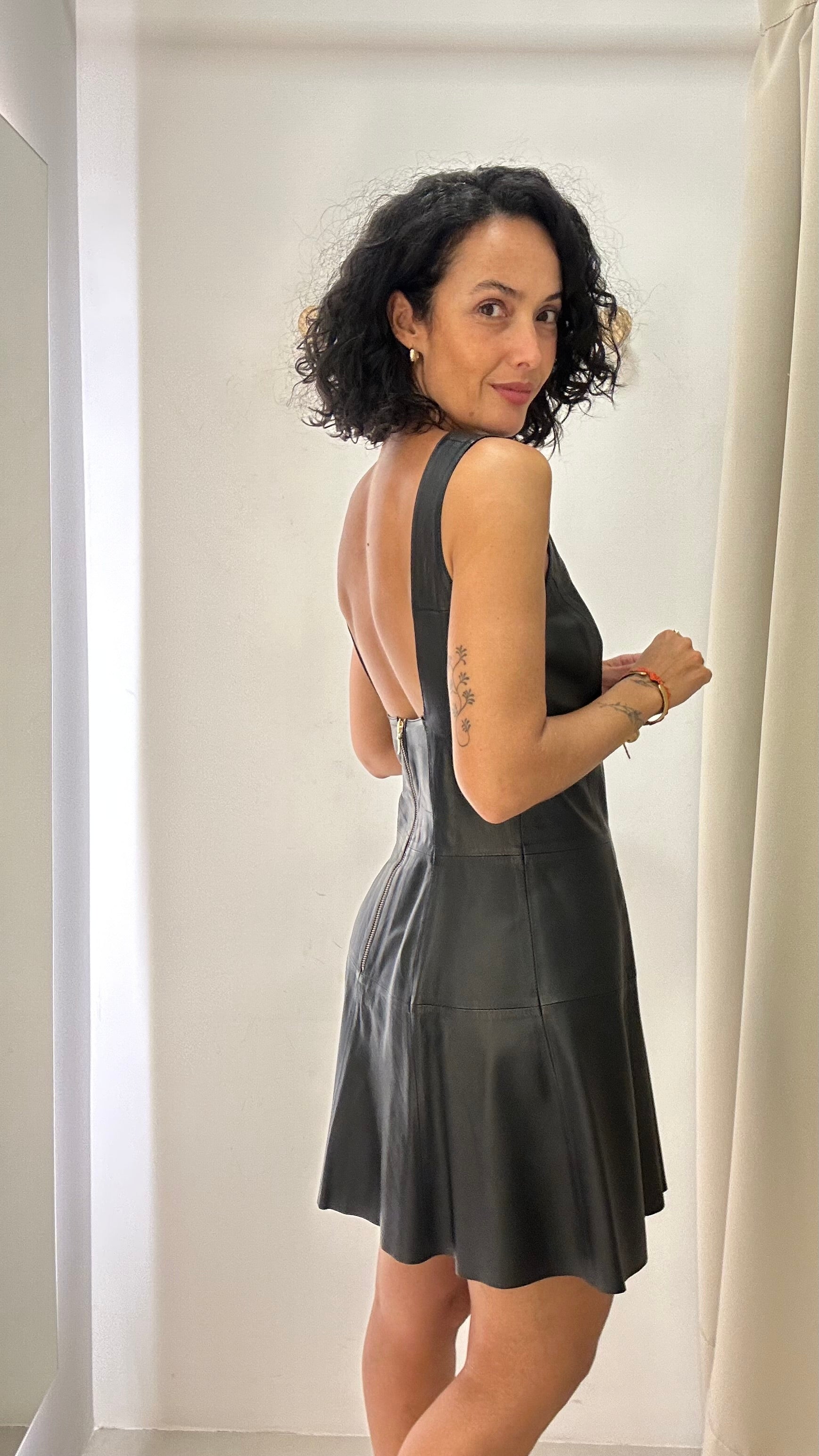 Vestido Preto Couro Suellen Ribeiro