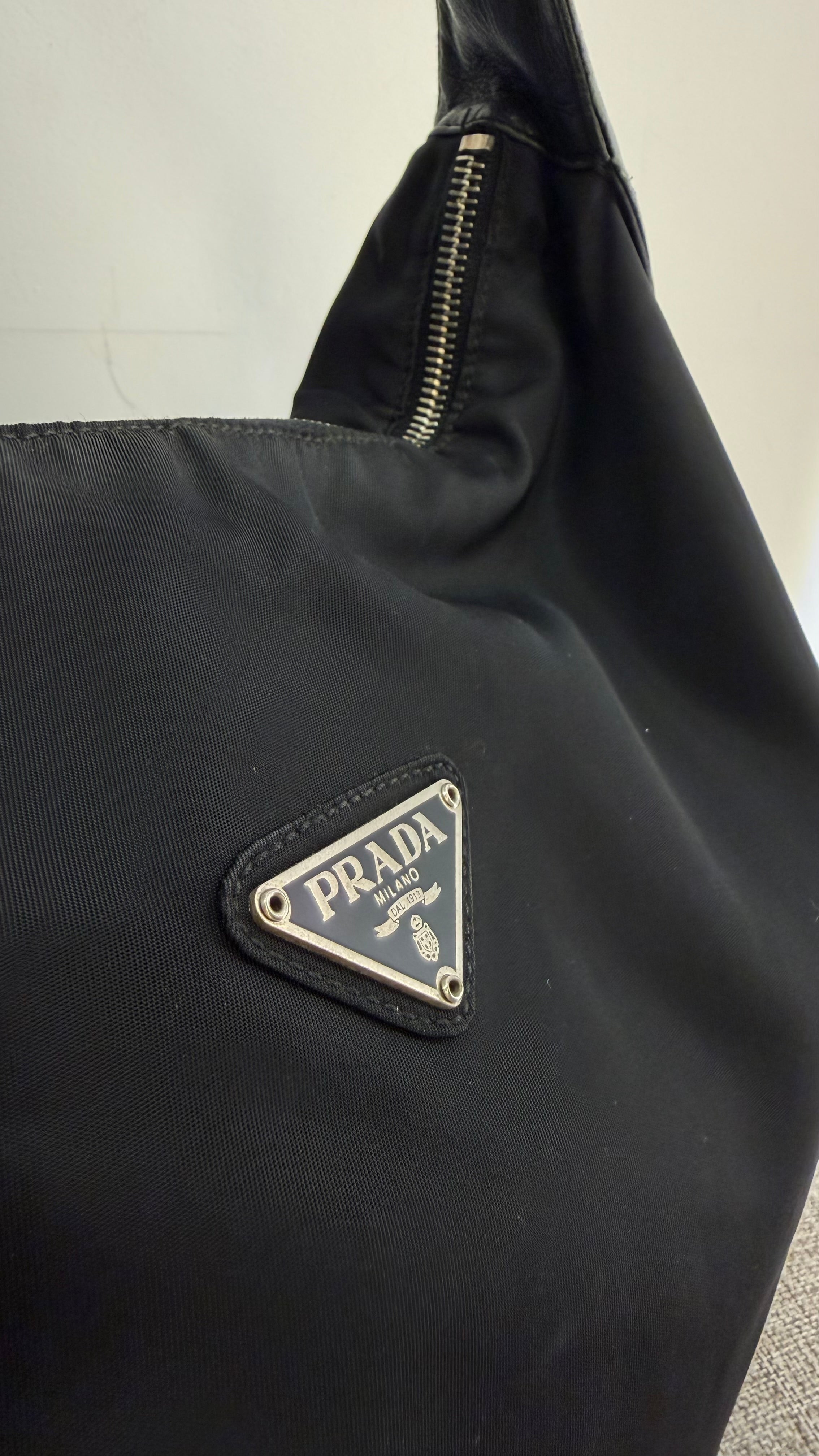 Bolsa preta Prada