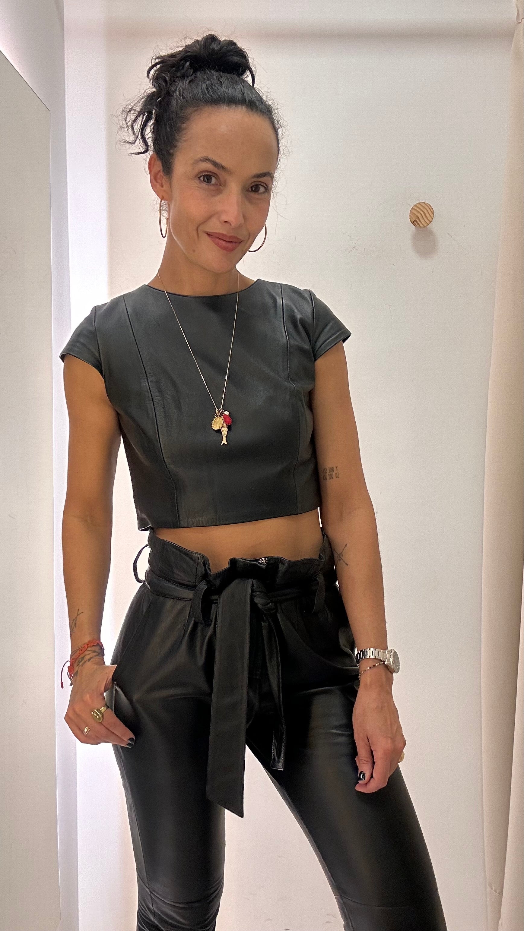 Blusa Preta em Couro Tassia Ely