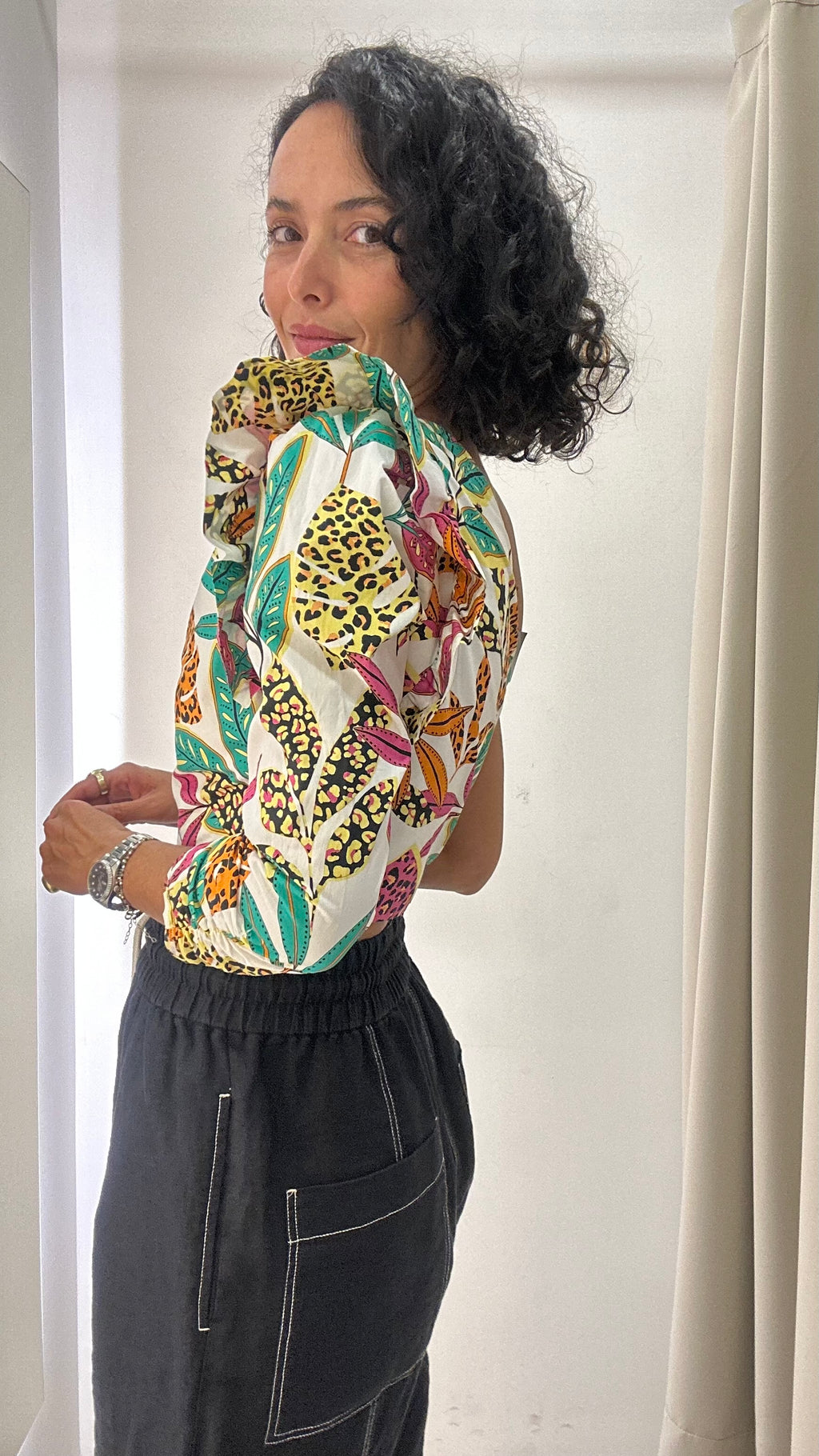 Blusa estampada um ombro Zara