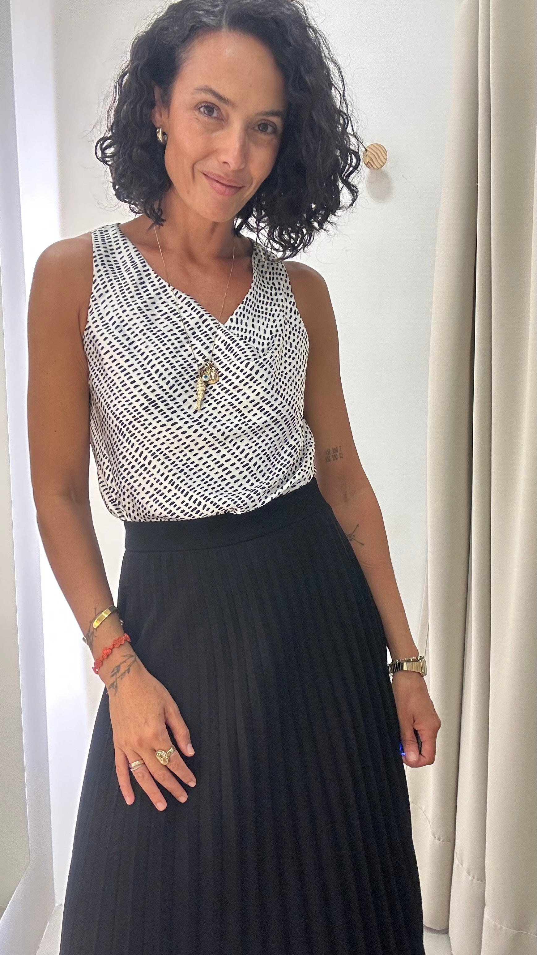 Saia Preta Plissada Amissima