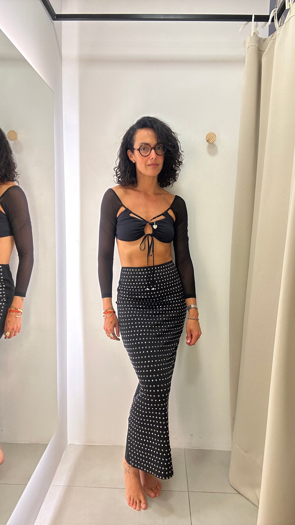 Saia Preta com Tachas e Ilhós