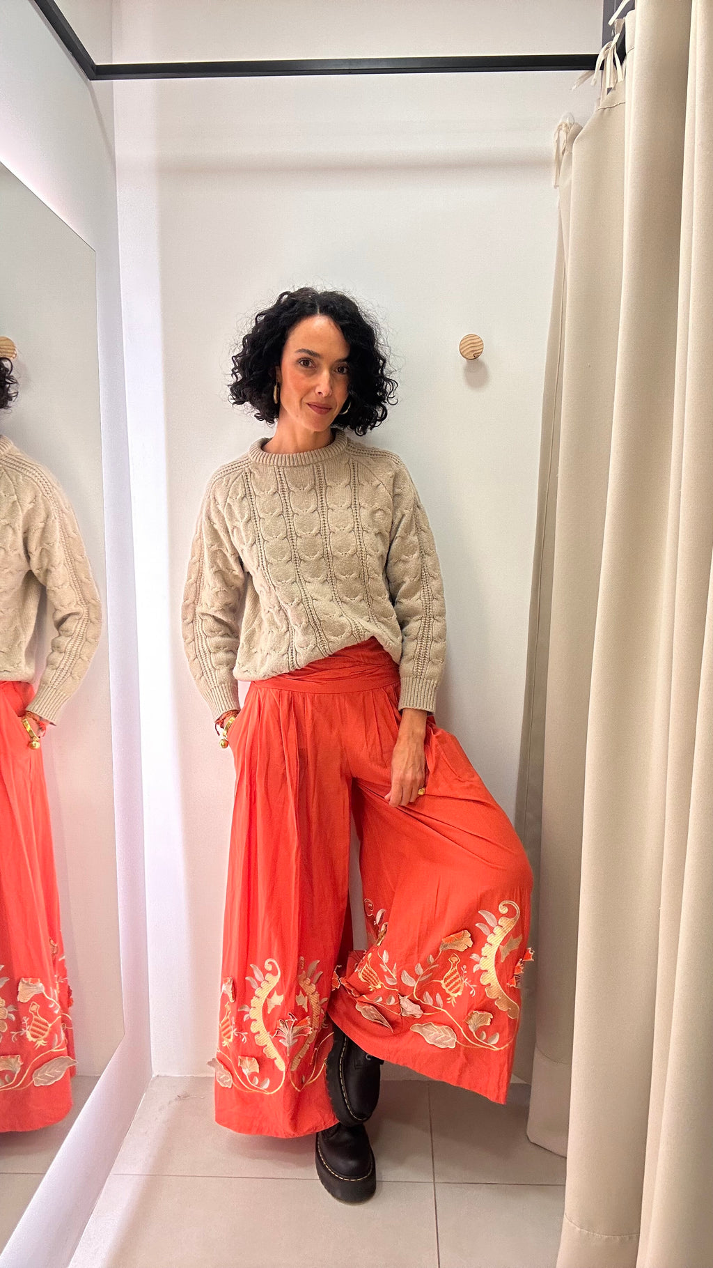Calça pantalona bordada Cris Barros