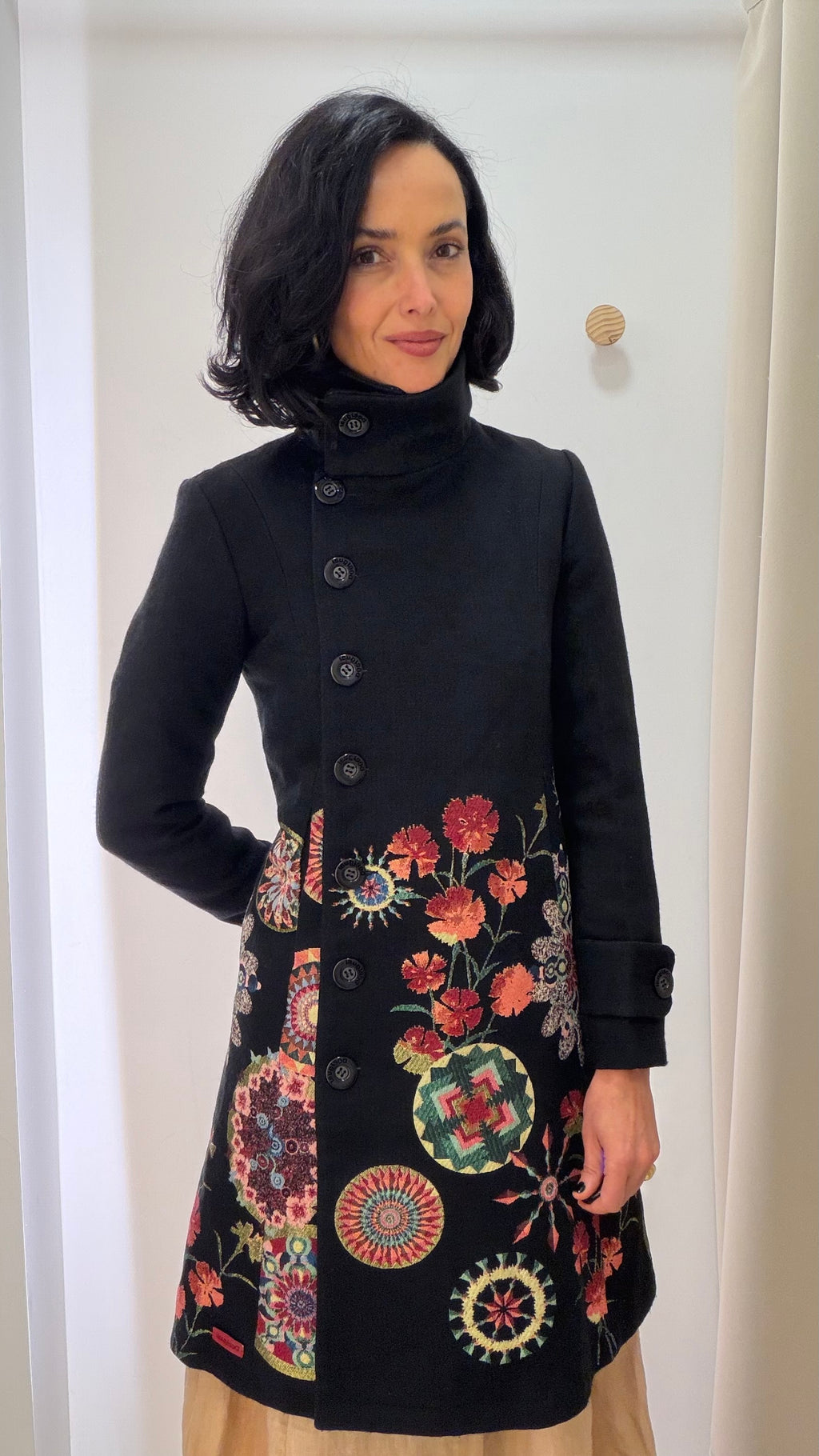 Casaco Preto com Flores Desigual