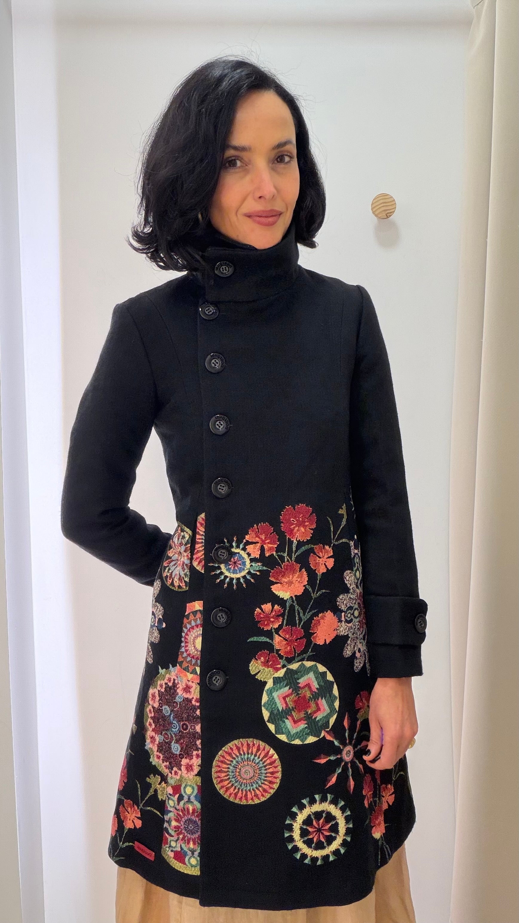 Casaco Preto com Flores Desigual