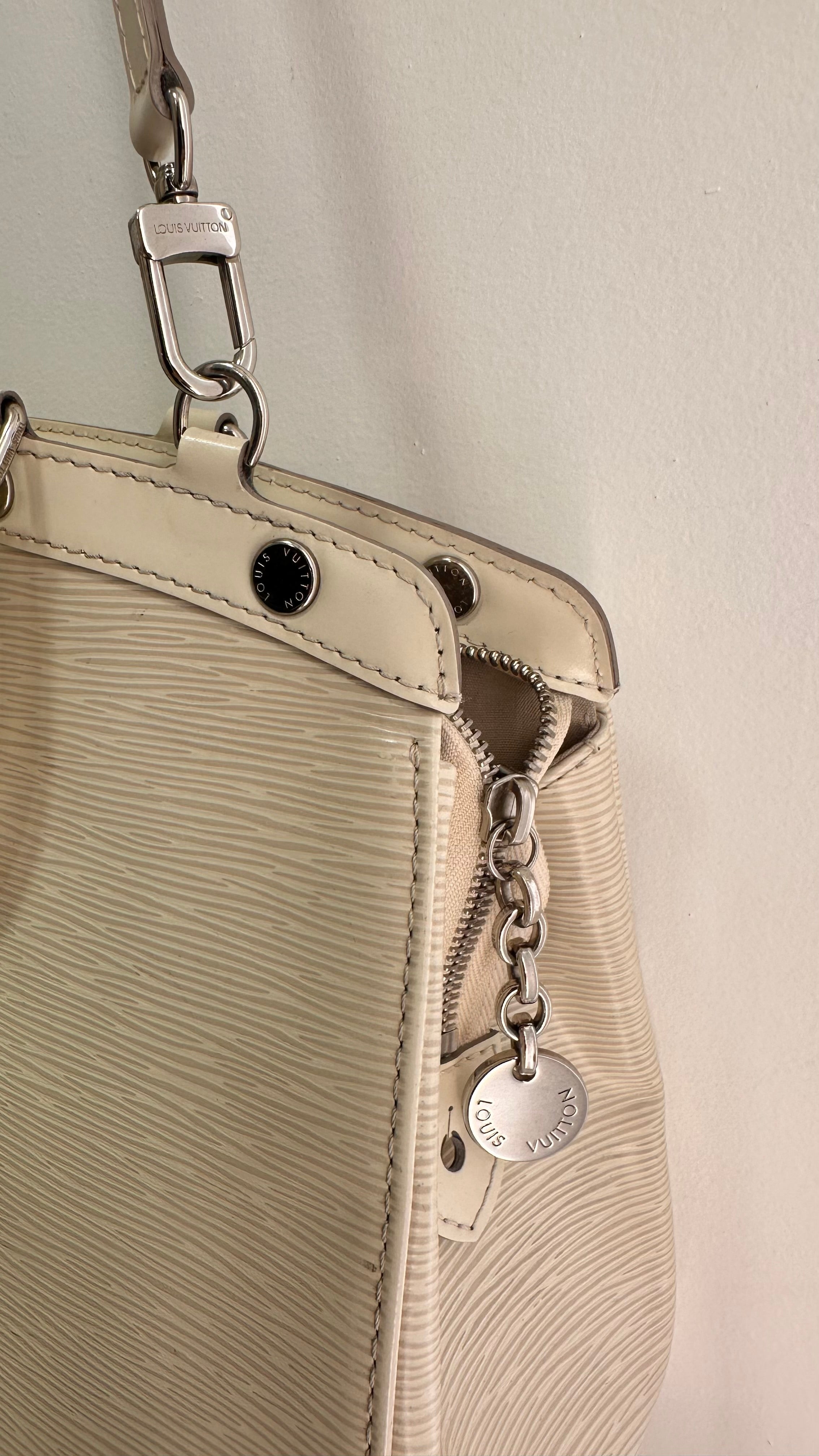 Bolsa Tote Louis Vuitton Brea Epi GM Marfim