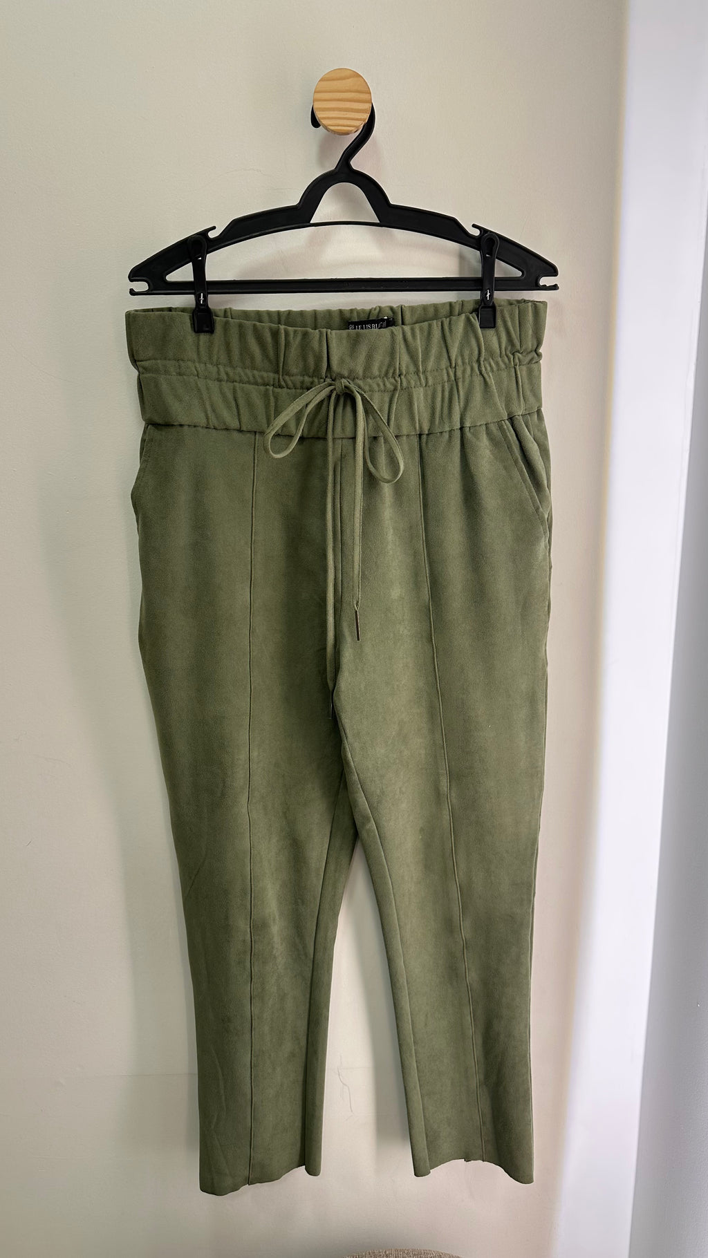 Calça suede Le Lis Blanc