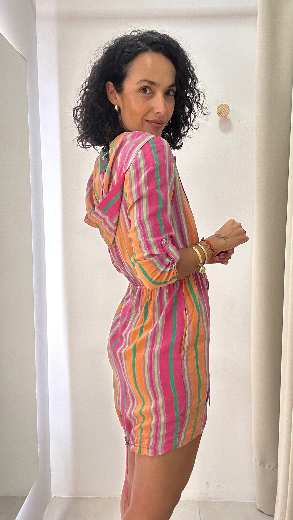 Vestido Curto Estampado de Listras