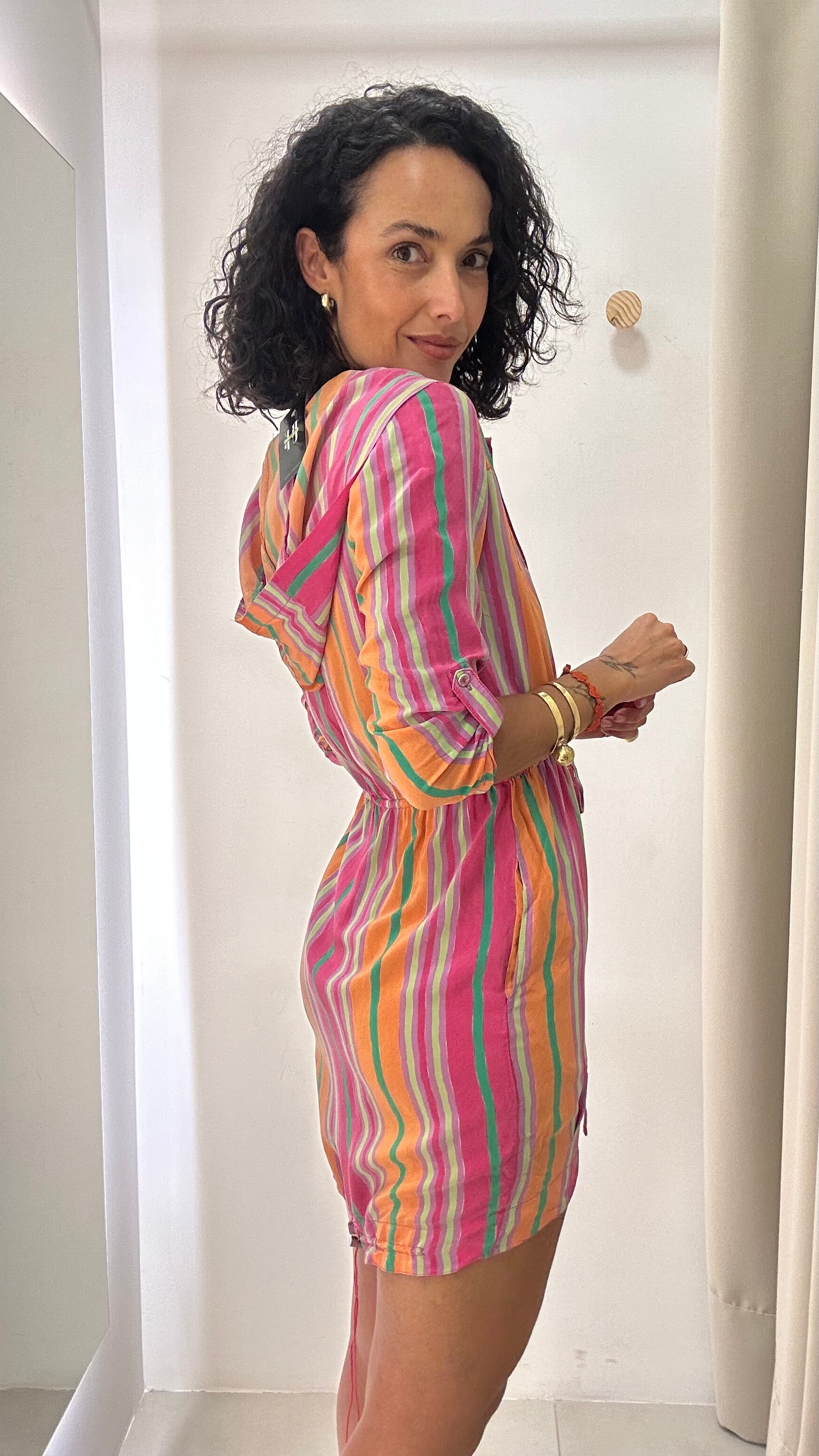 Vestido Curto Estampado de Listras