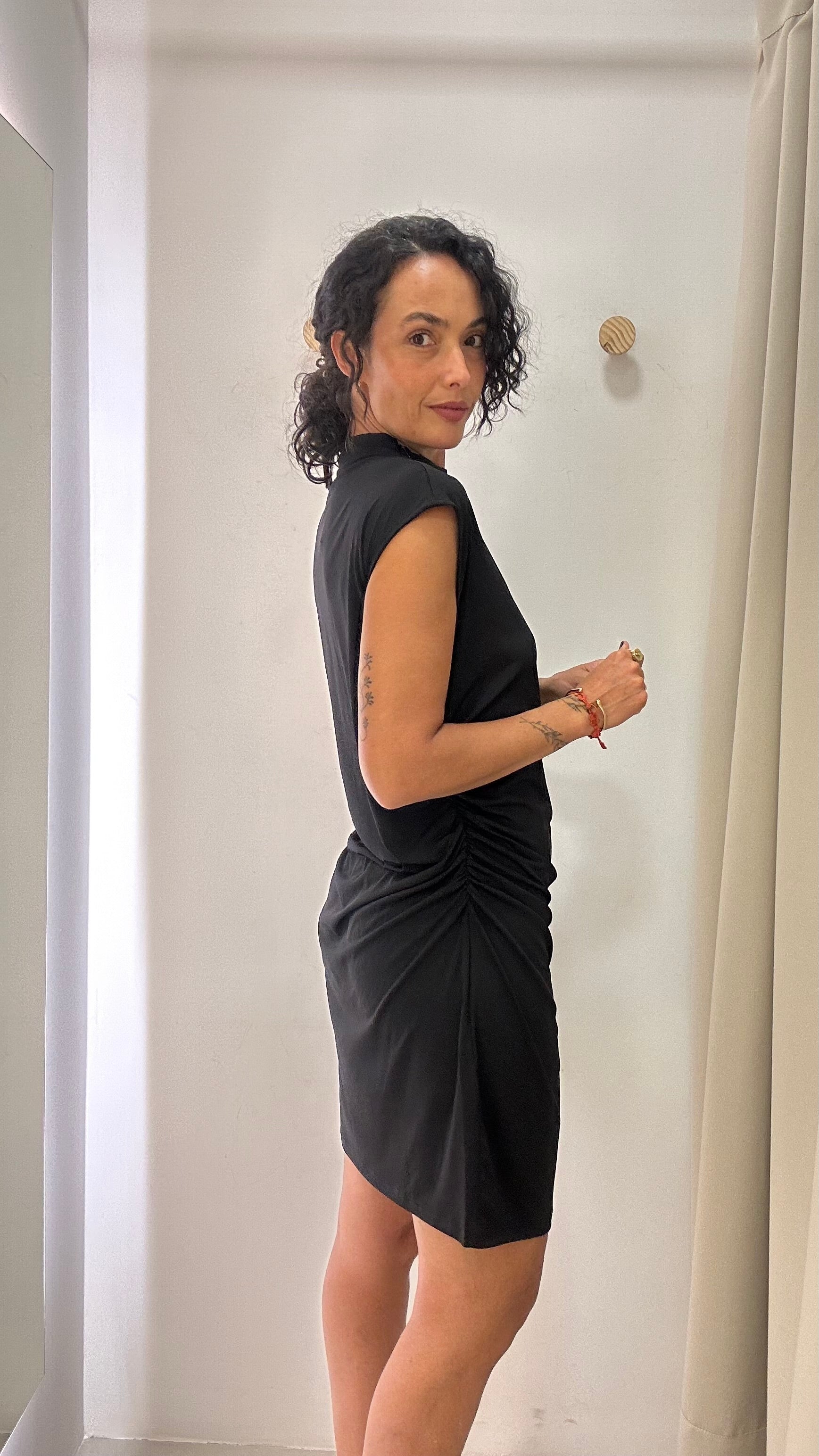 Vestido Curto Preto