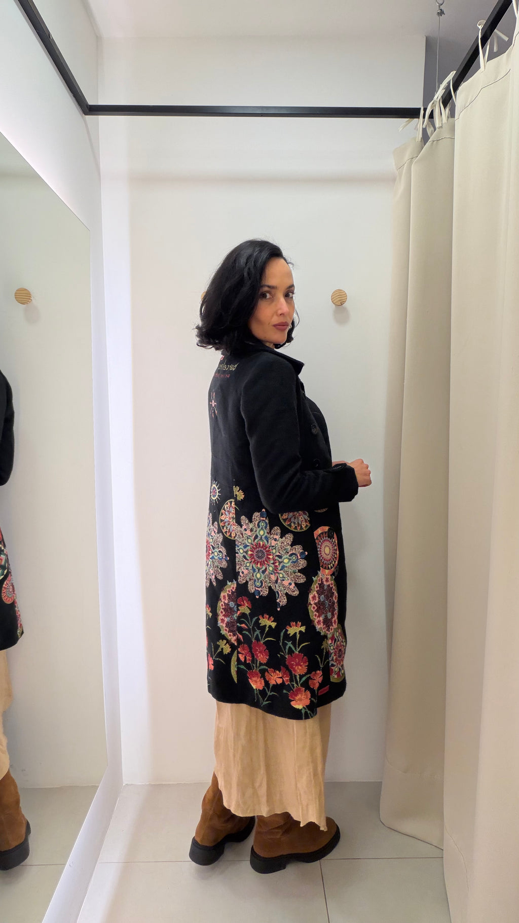 Casaco Preto com Flores Desigual