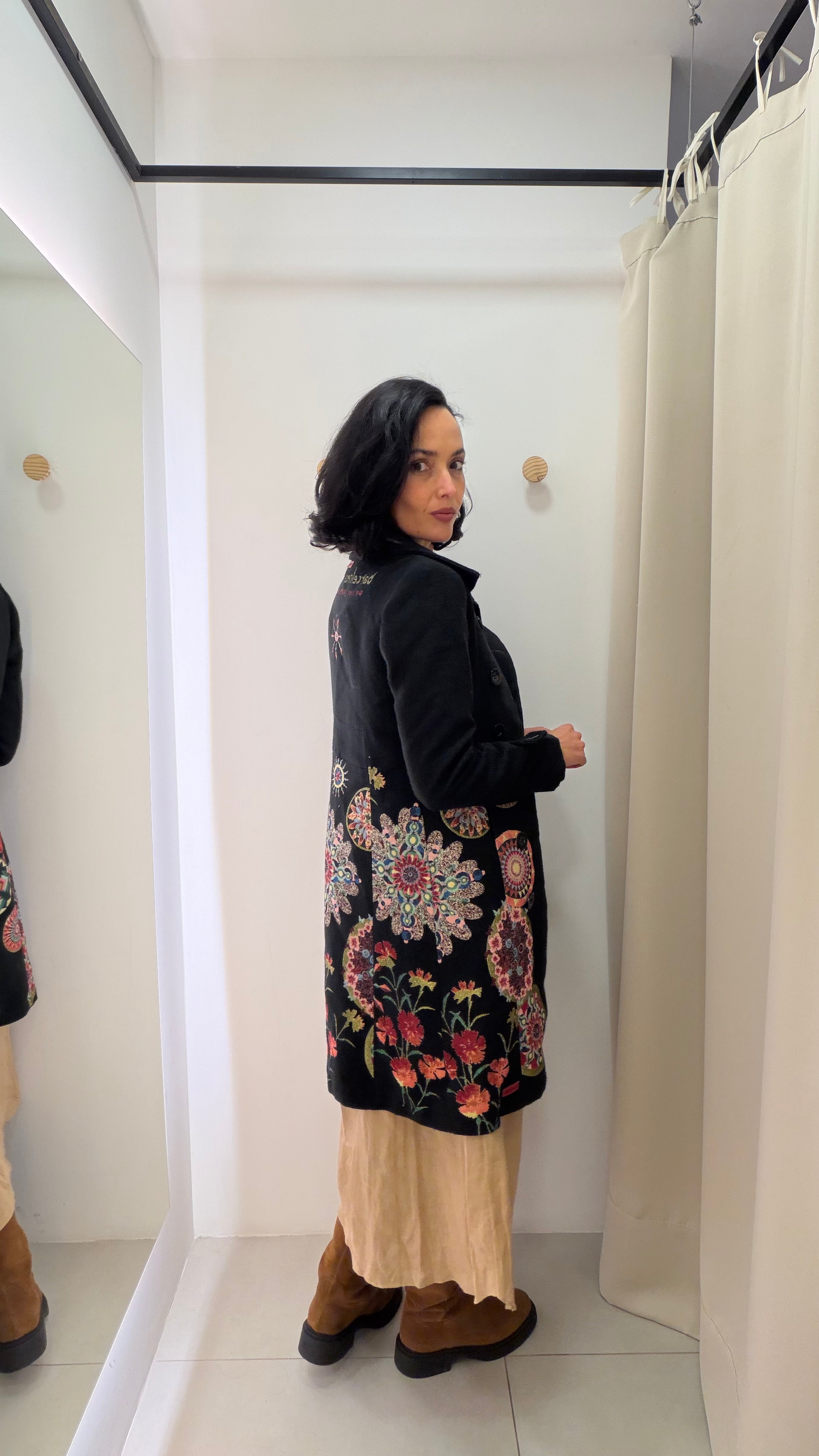 Casaco Preto com Flores Desigual