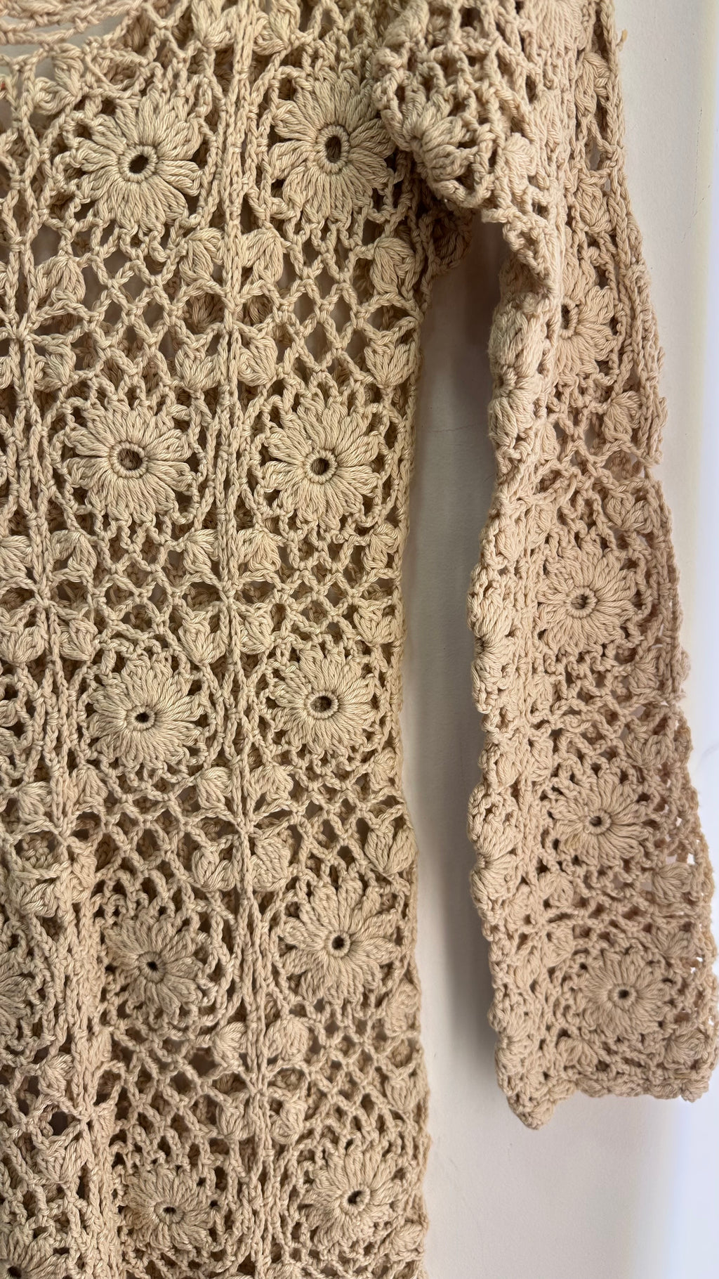 Vestido manga longa crochet