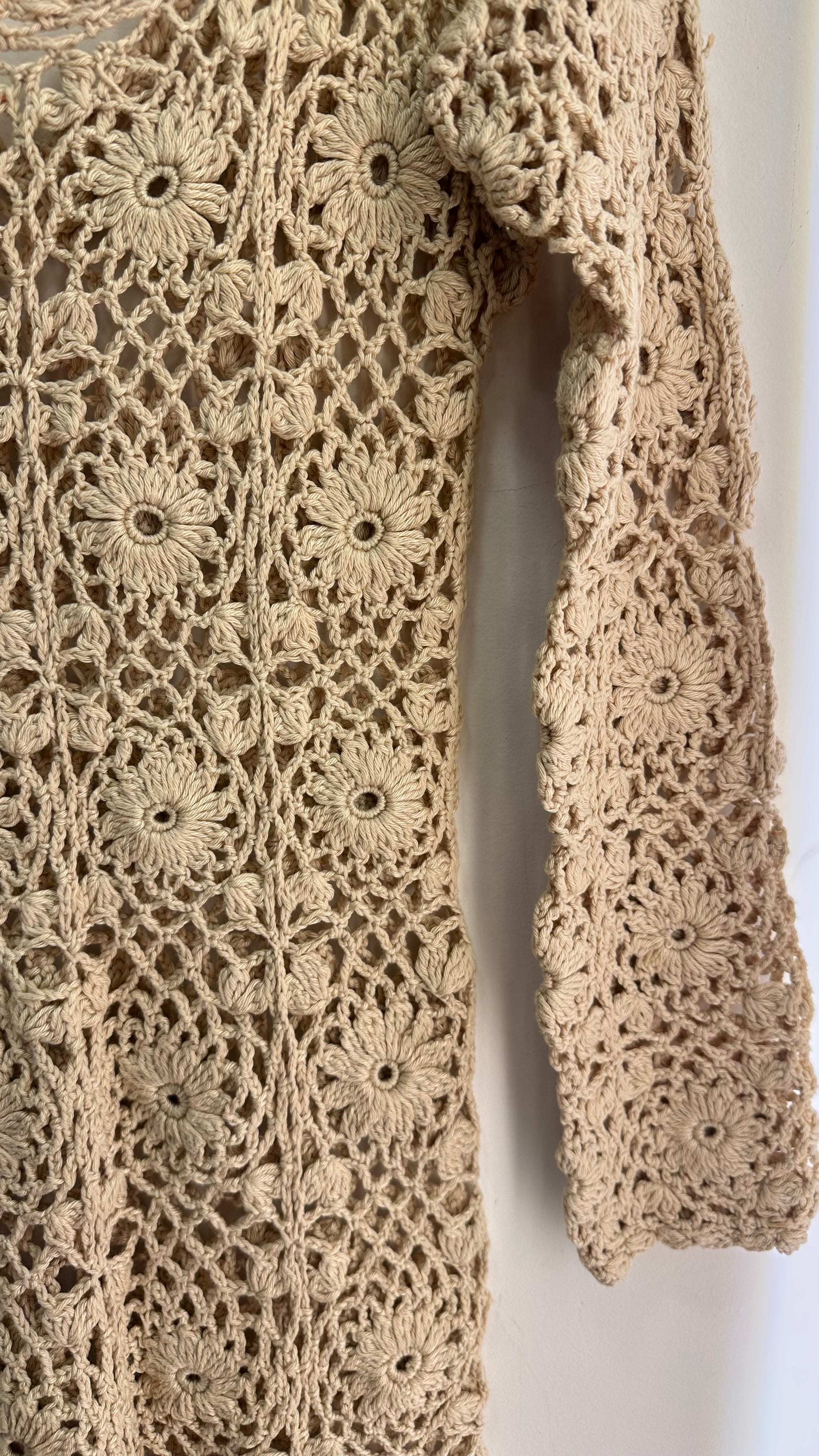 Vestido manga longa crochet