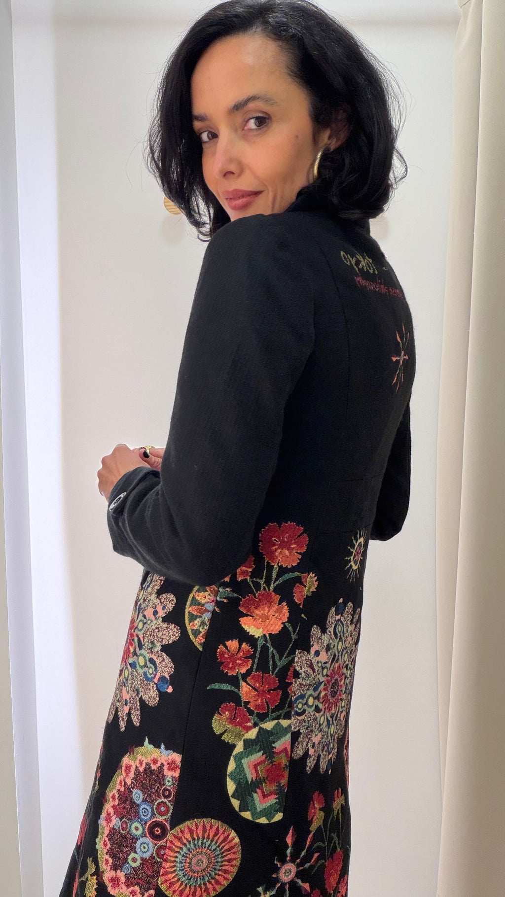 Casaco Preto com Flores Desigual