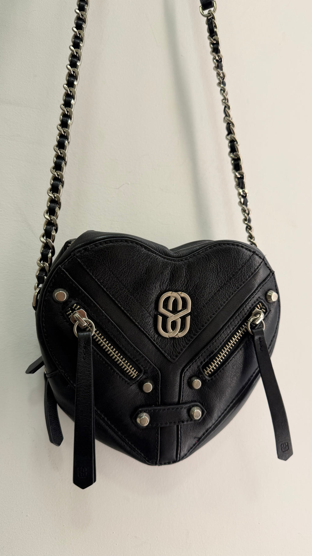Bolsa couro coração Schutz