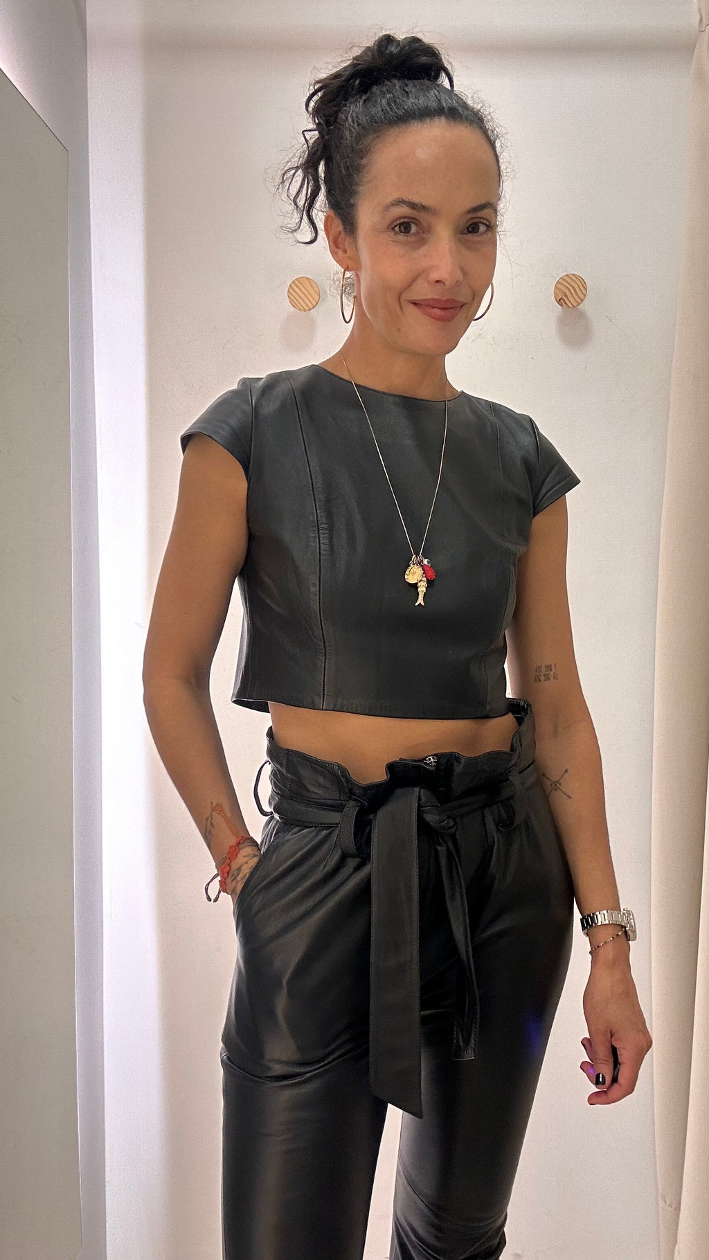 Blusa Preta em Couro Tassia Ely