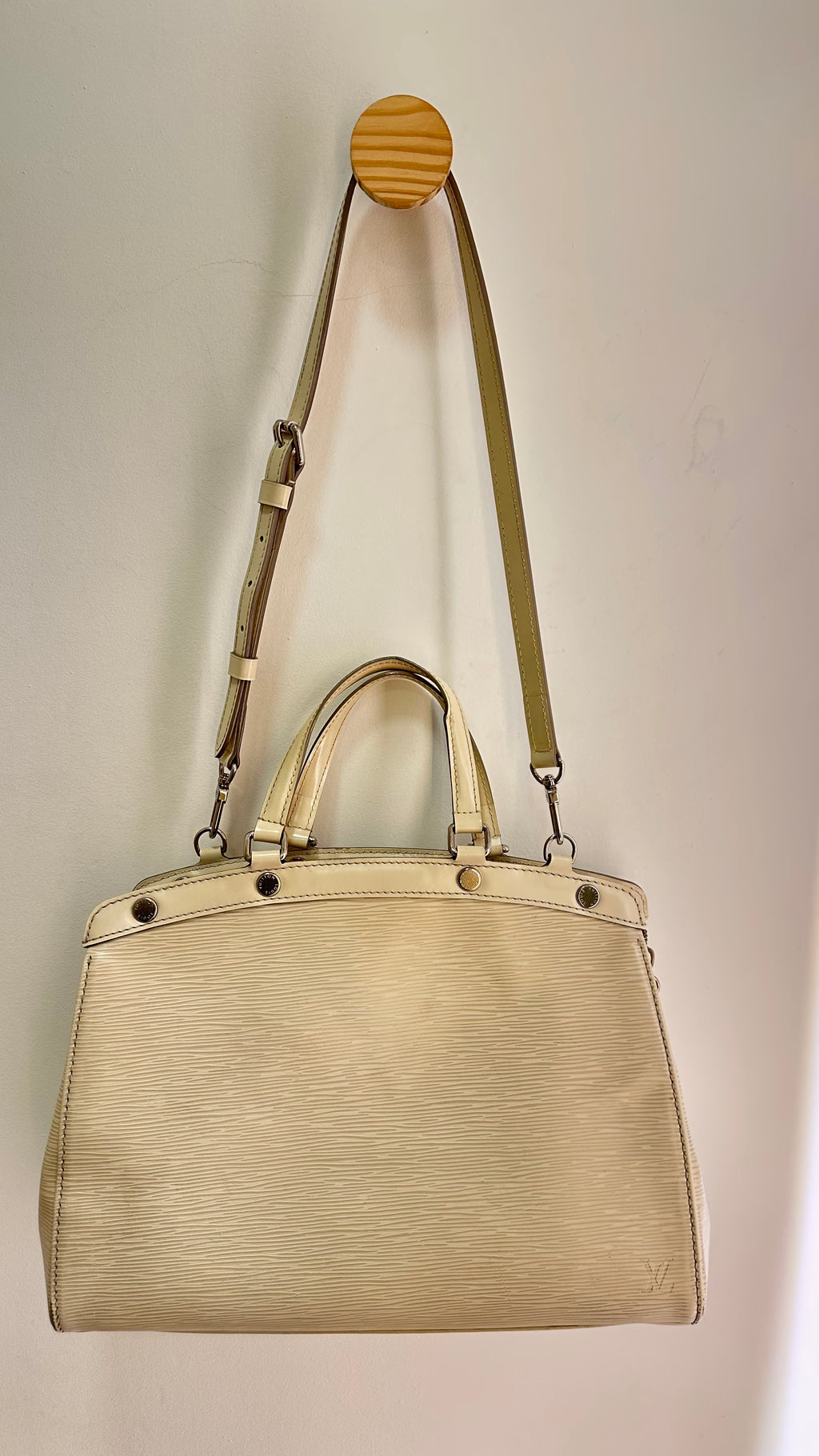 Bolsa Tote Louis Vuitton Brea Epi GM Marfim