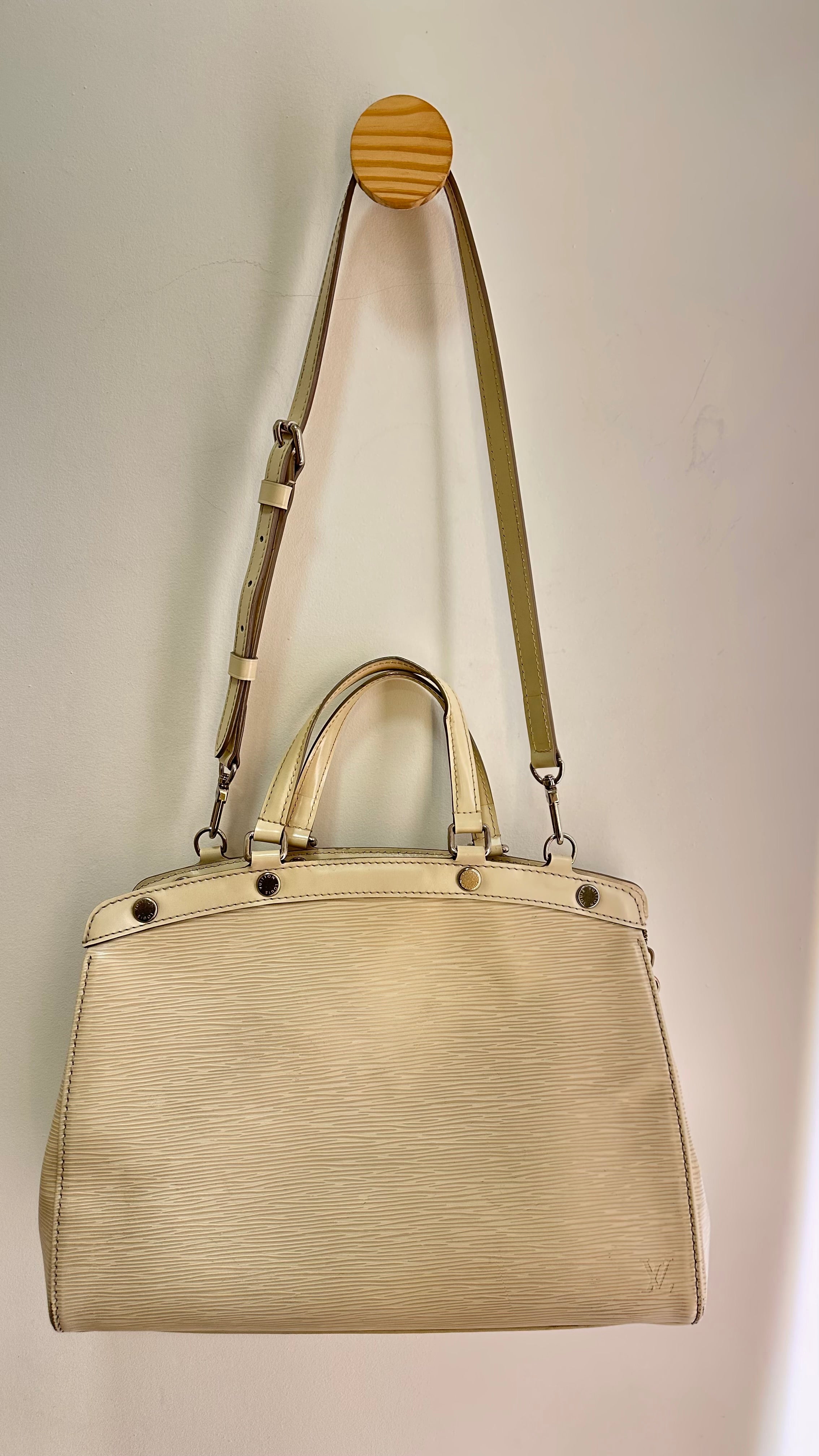 Bolsa Tote Louis Vuitton Brea Epi GM Marfim
