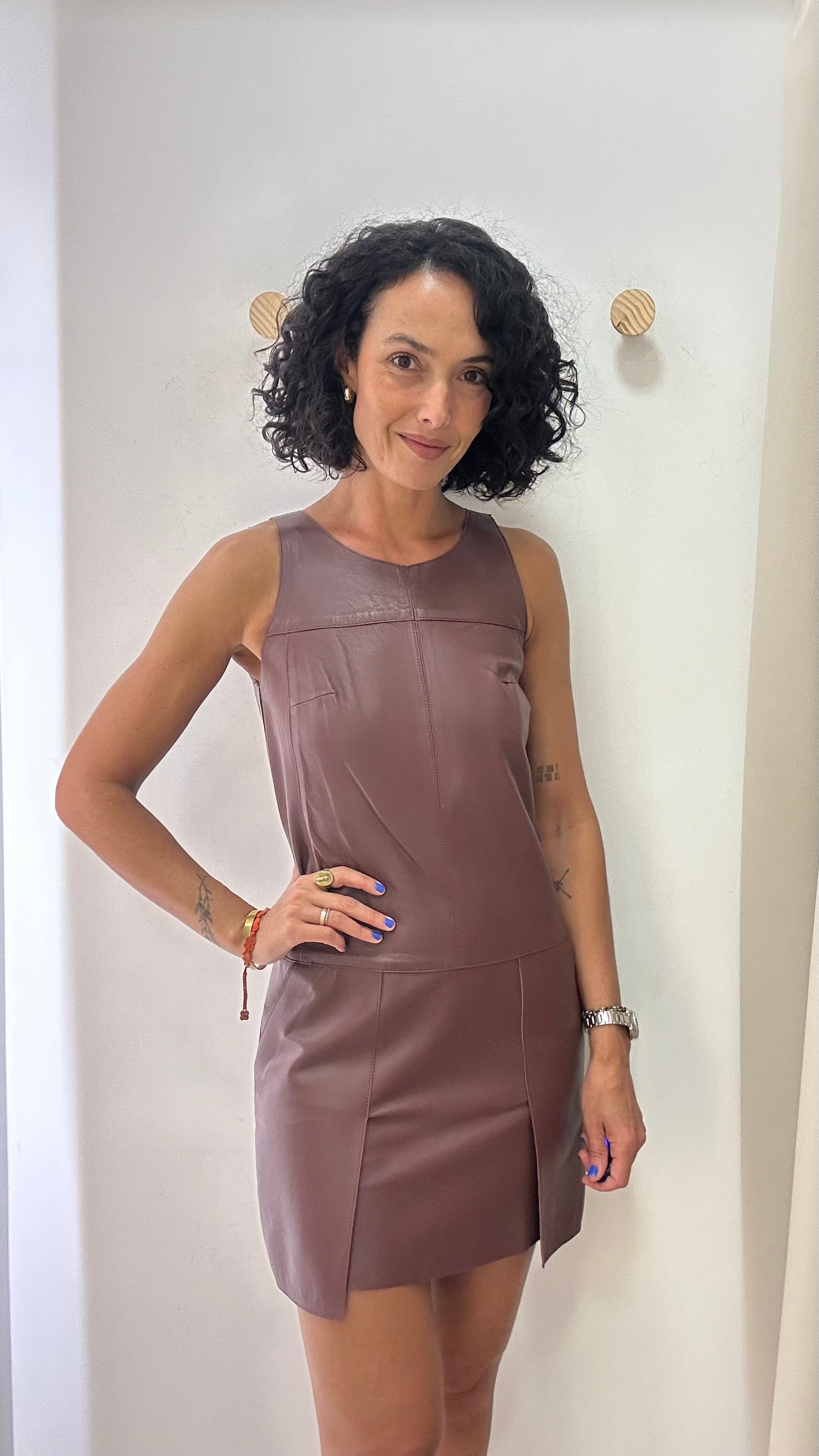 Vestido A. Brand Couro
